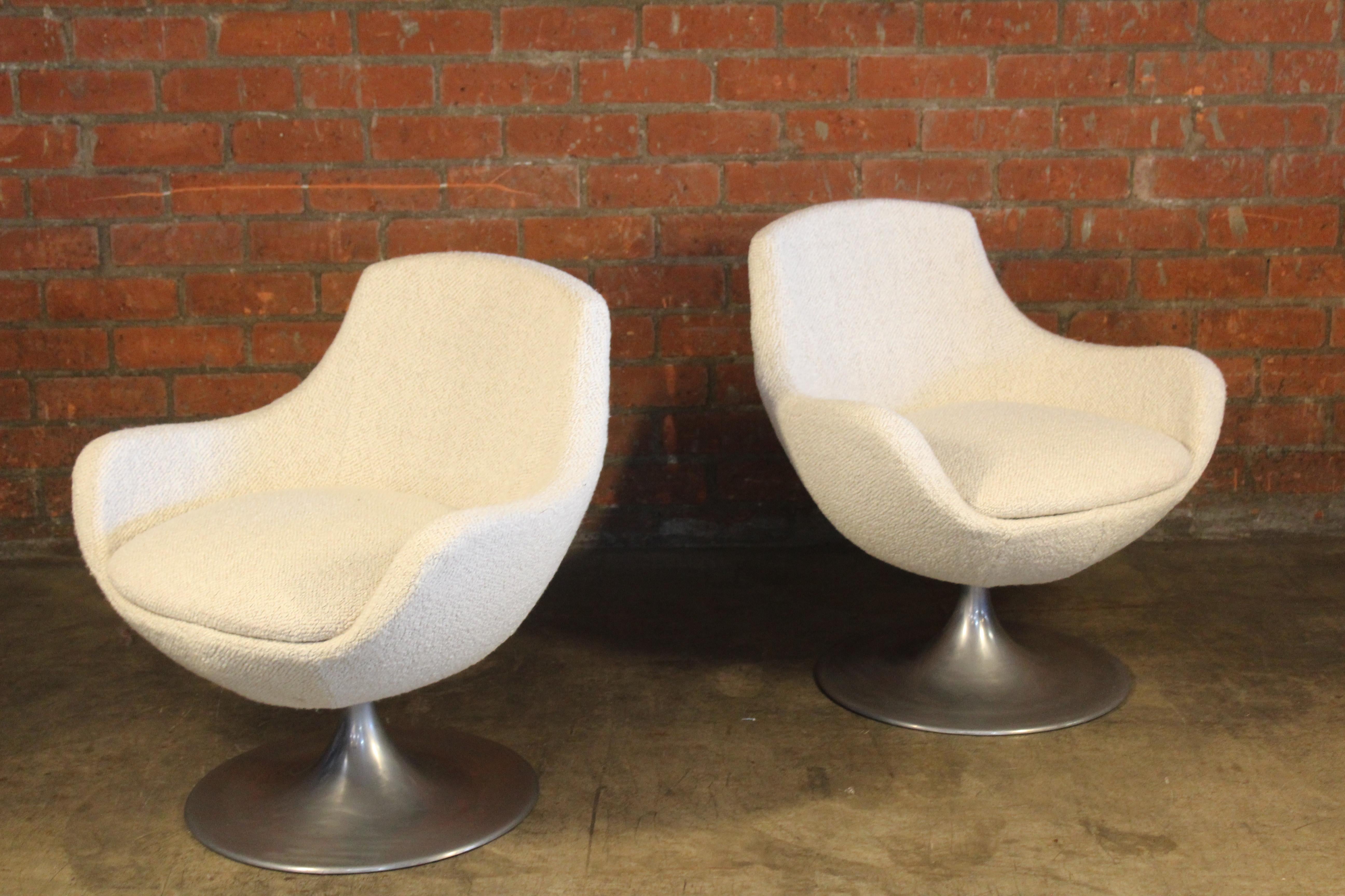 Mid-20th Century Pair of Pierre Guariche Swivel Chairs in Pierre Frey Boucle