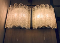 Paar deutsche Doria Leuchten-Wandleuchter aus geschmolzenem Glas und Messing aus den 1960er Jahren