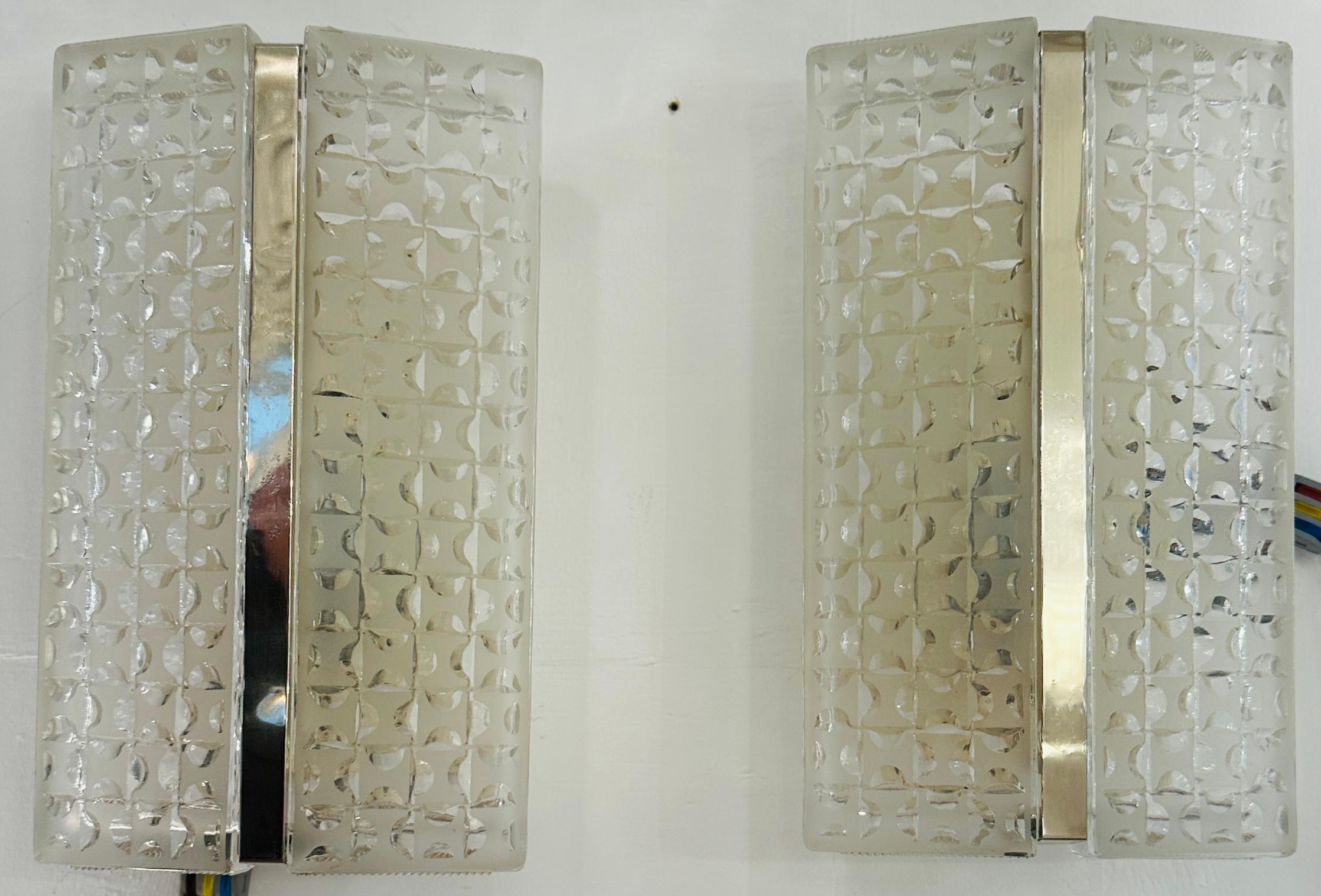 Coppia di lampade da parete Kaiser Leuchten tedesche del 1960 in vetro trasparente e smerigliato e cromate in vendita 5
