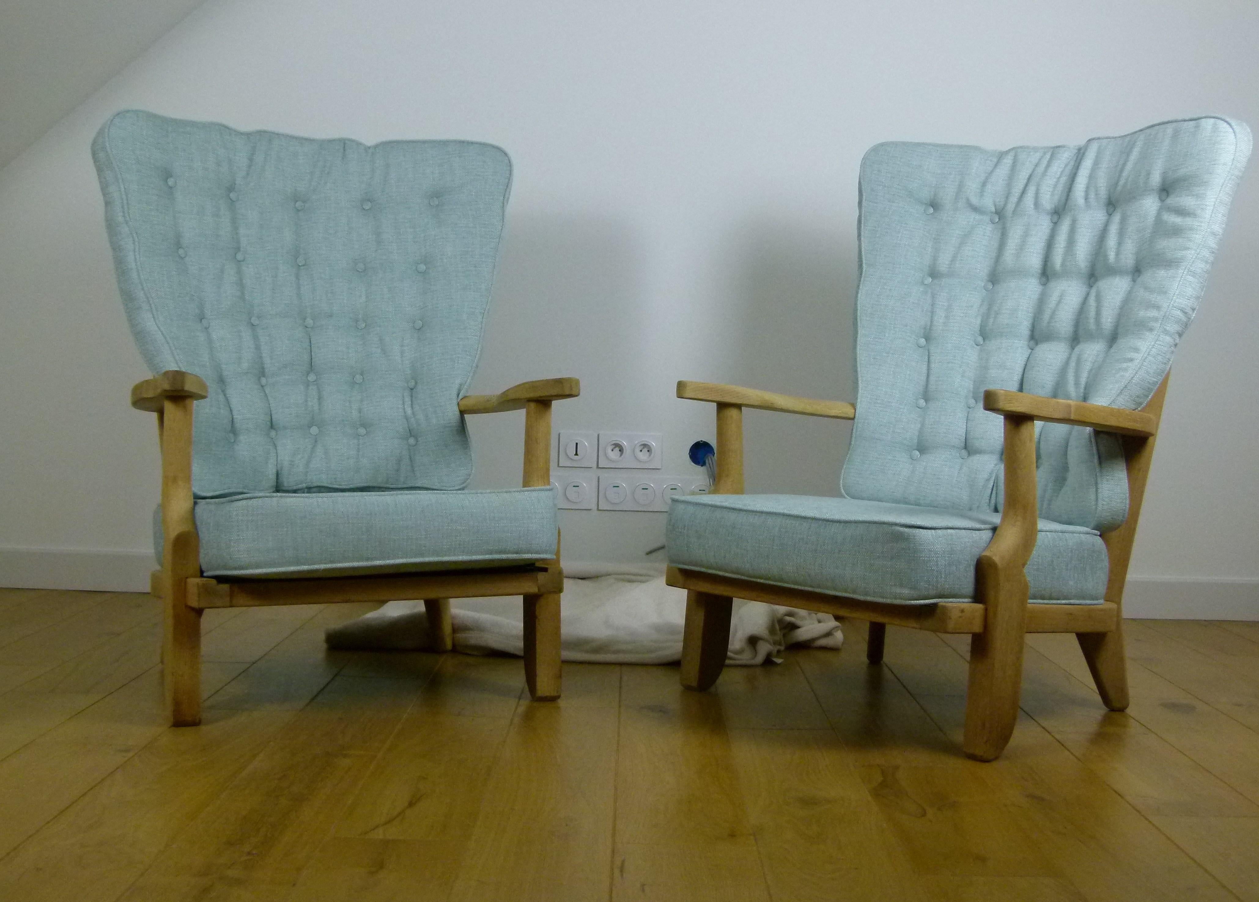 Pair of armchairs in natural oak and blue gray fabric, consisting of a solid oak structure, seat with high backrest and detached armrests.
The backrests are made of free-form oak sleepers.
These chairs have been fully restored, the fabrics and