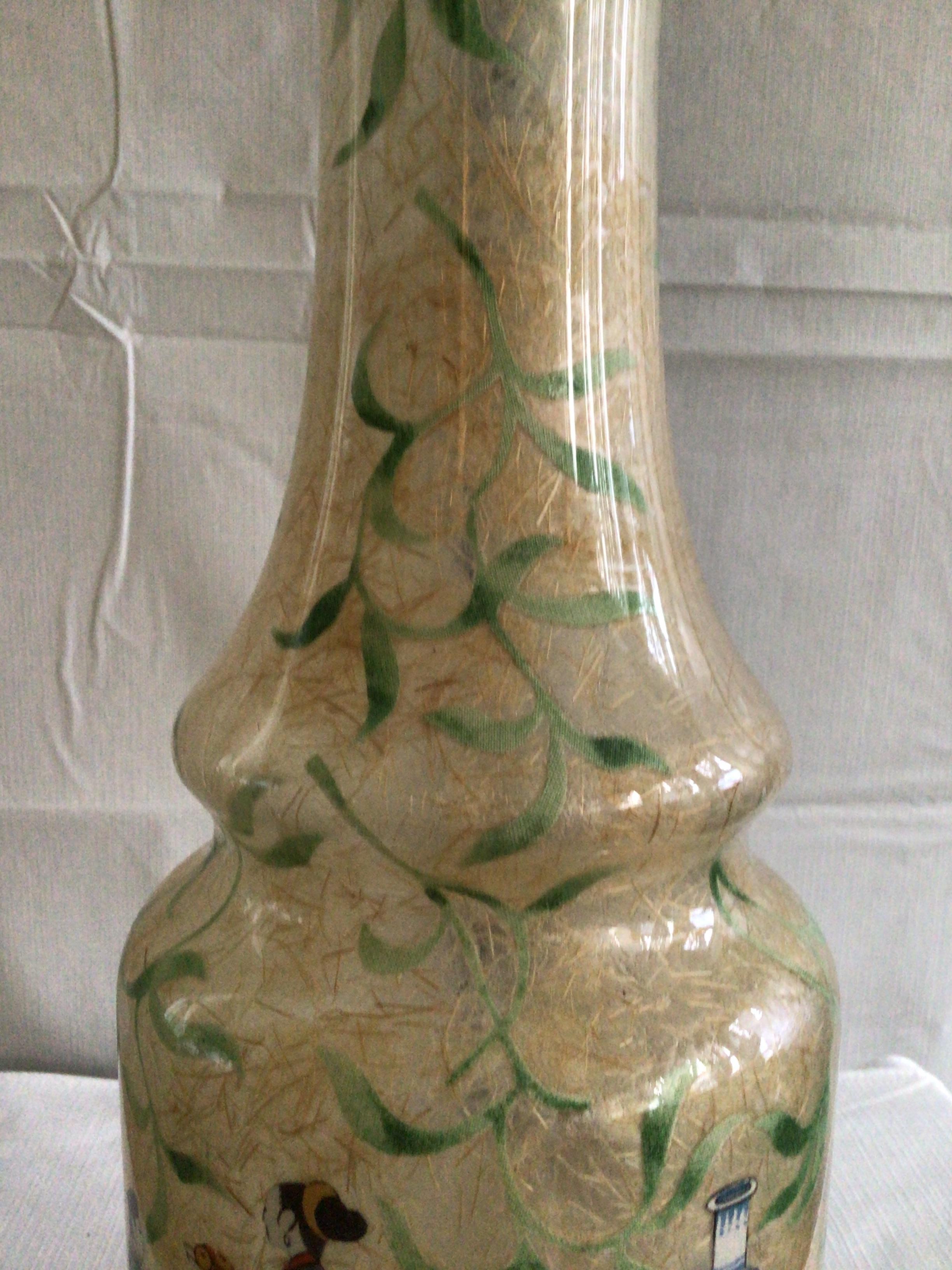Pair of 1960s Hand Painted Asian Glass Lamps on a Brass Base For Sale 4