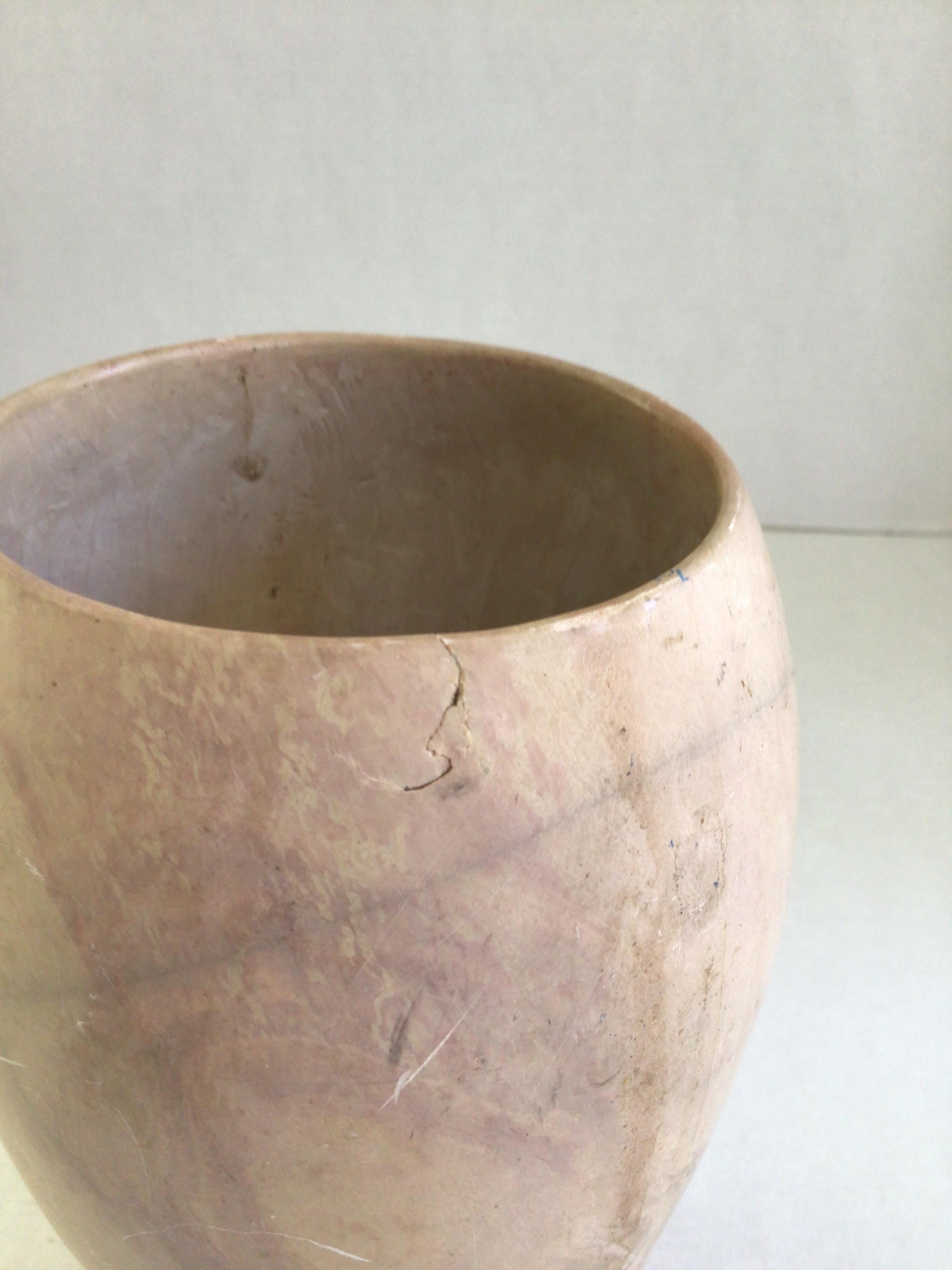 Paire de vases en marbre beige et violet pâle tournés à la main des années 1960 en vente 4