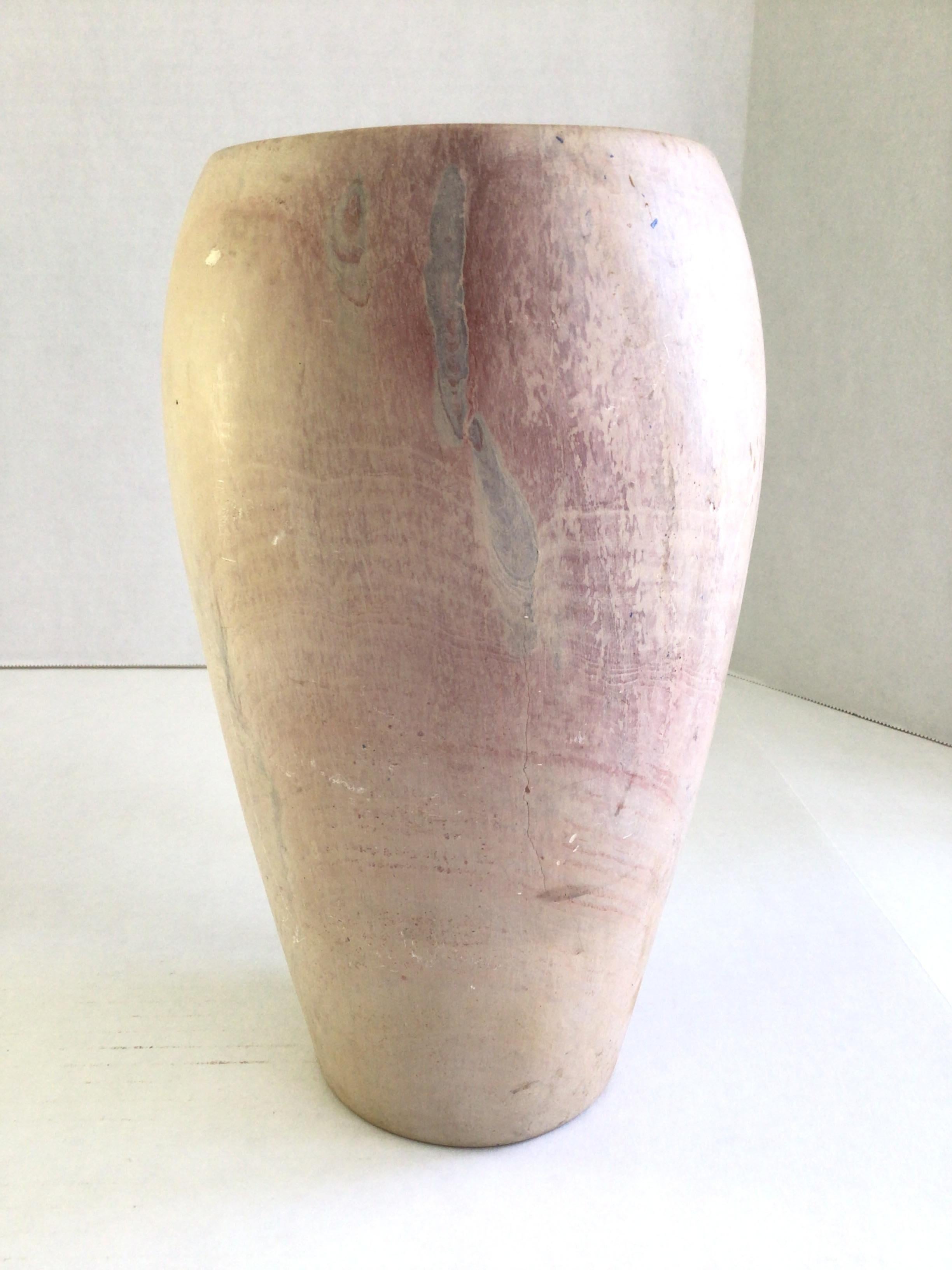 Milieu du XXe siècle Paire de vases en marbre beige et violet pâle tournés à la main des années 1960 en vente