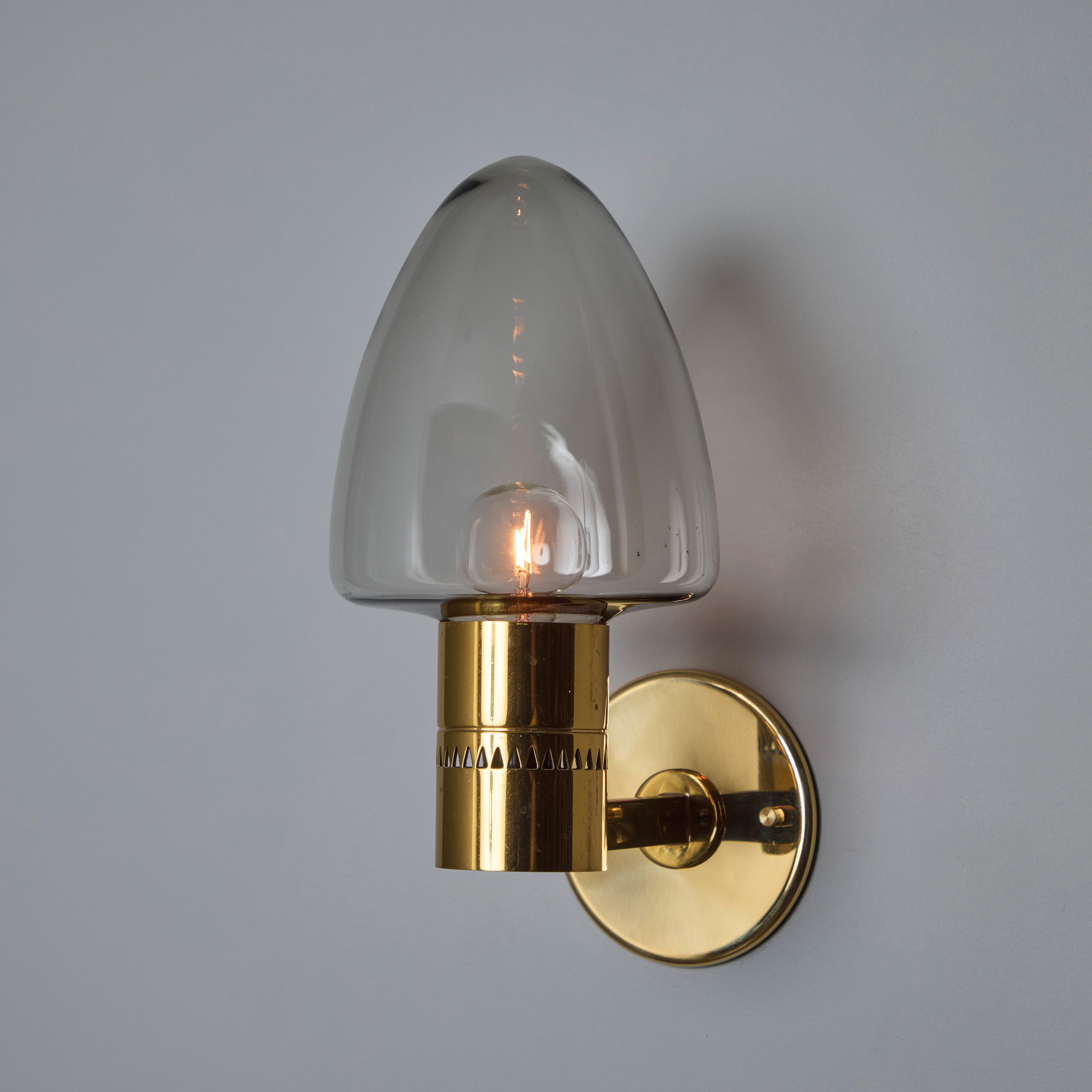 Paire d'appliques en laiton et verre Modèle V-220 de Hans-Agne Jakobsson pour Markaryd, années 1960 en vente 7