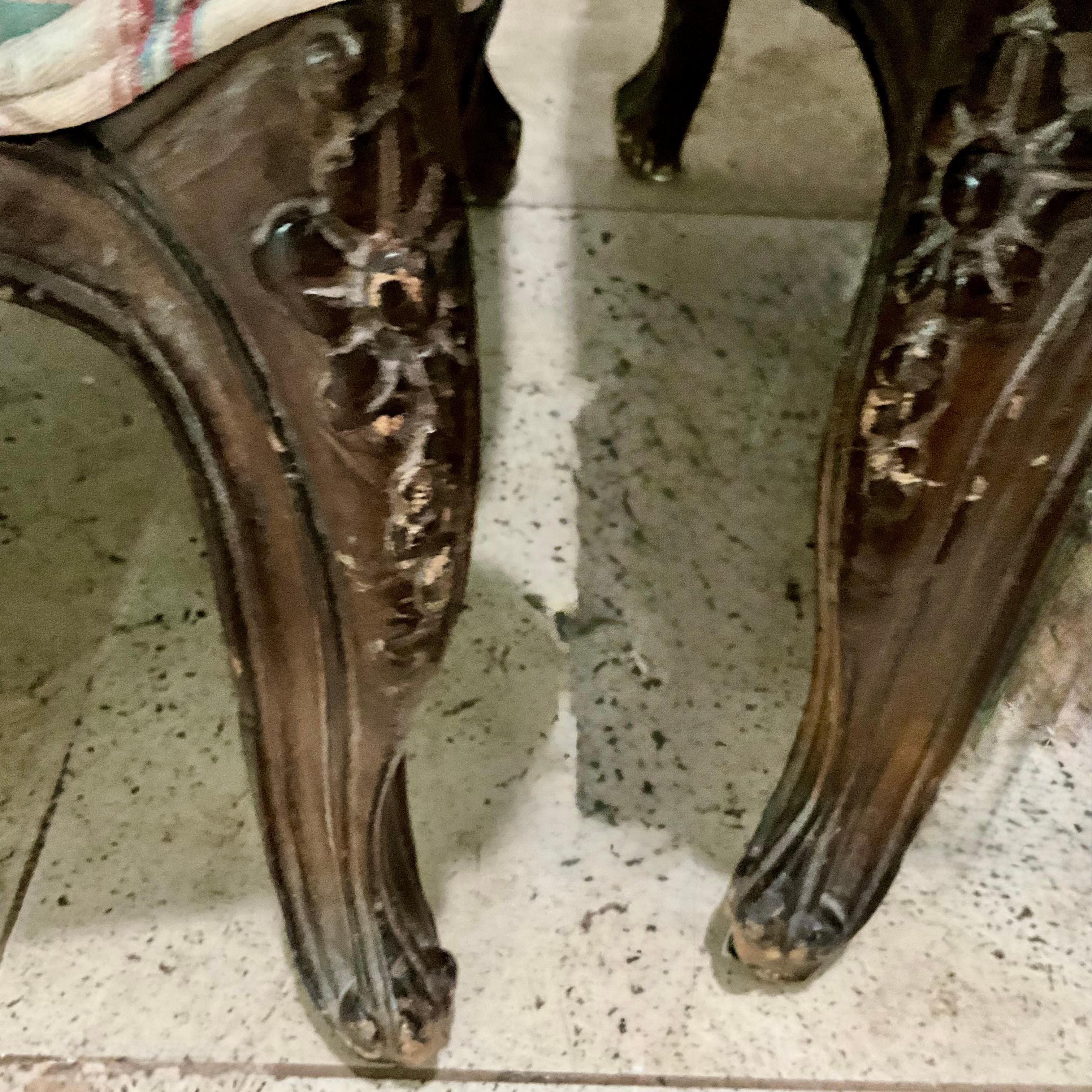 Metà XX secolo Coppia di poltrone con schienale alto in stile Luigi XV degli anni '60 con tessuto plaid originale in vendita