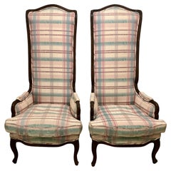 Coppia di poltrone con schienale alto in stile Luigi XV degli anni '60 con tessuto plaid originale
