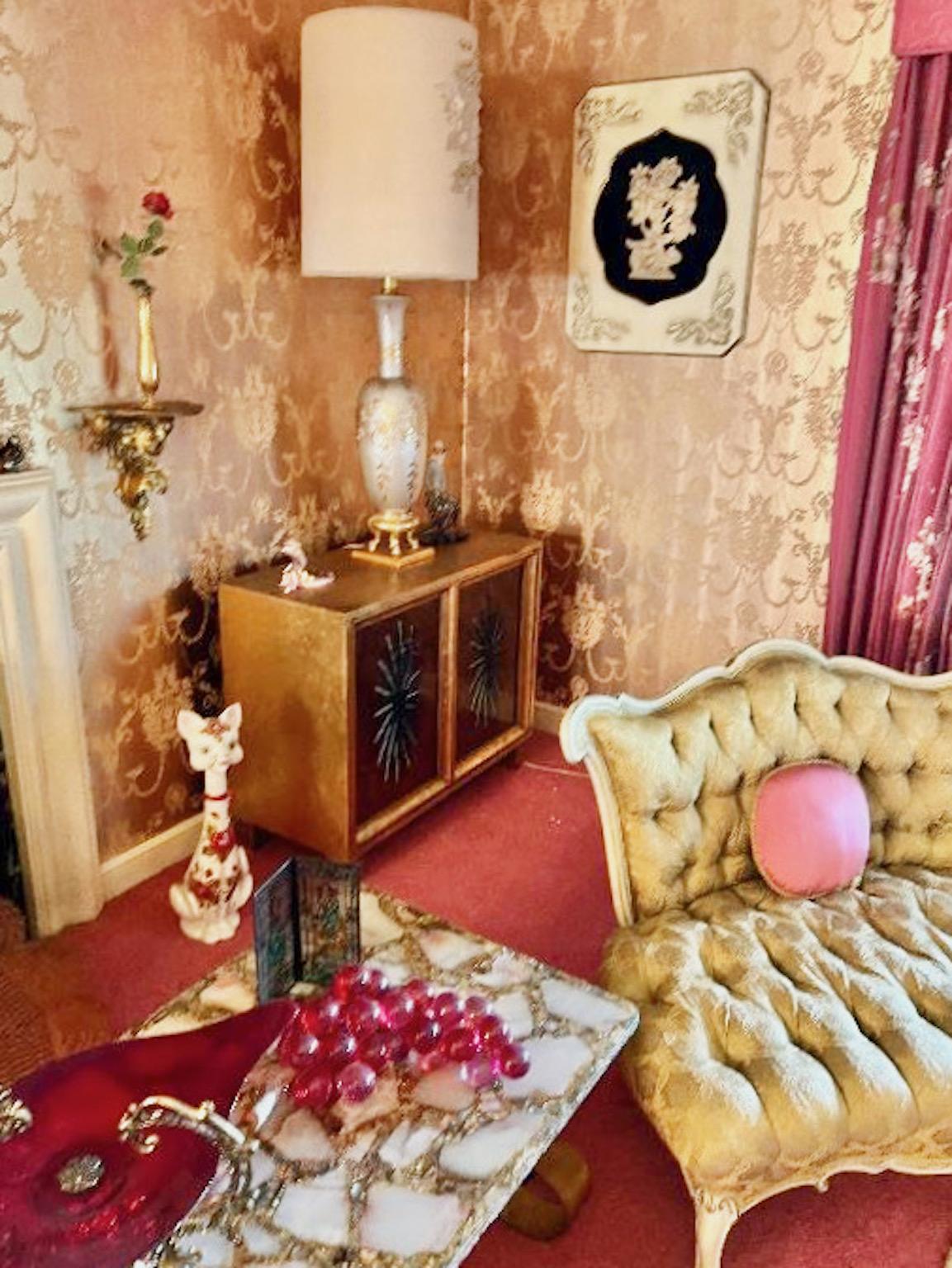 Paire d'armoires en feuille d'or et églomisé de style Duquette Hollywood Regency des années 1960 en vente 13