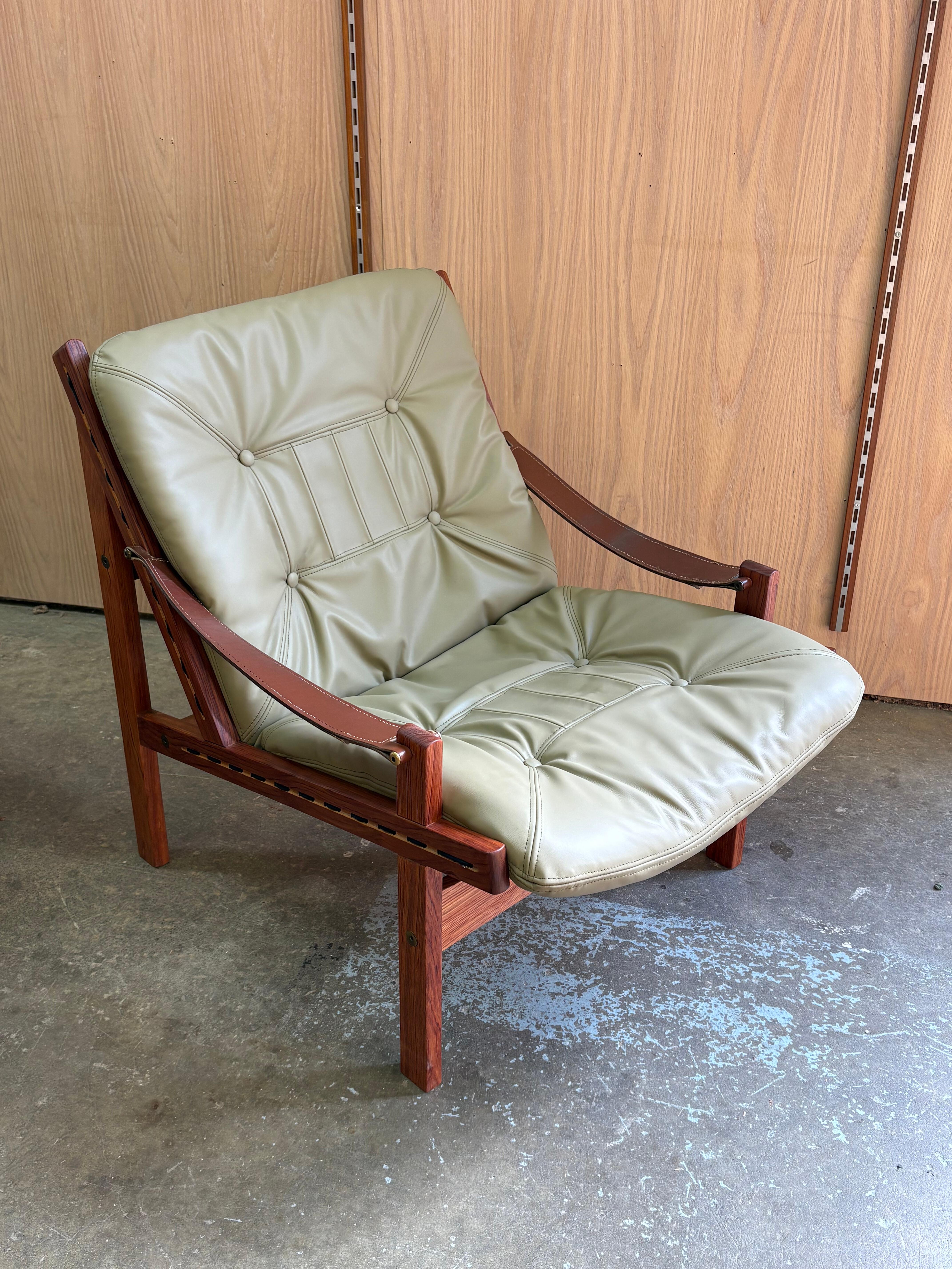 Milieu du XXe siècle Paire de chaises longues 
