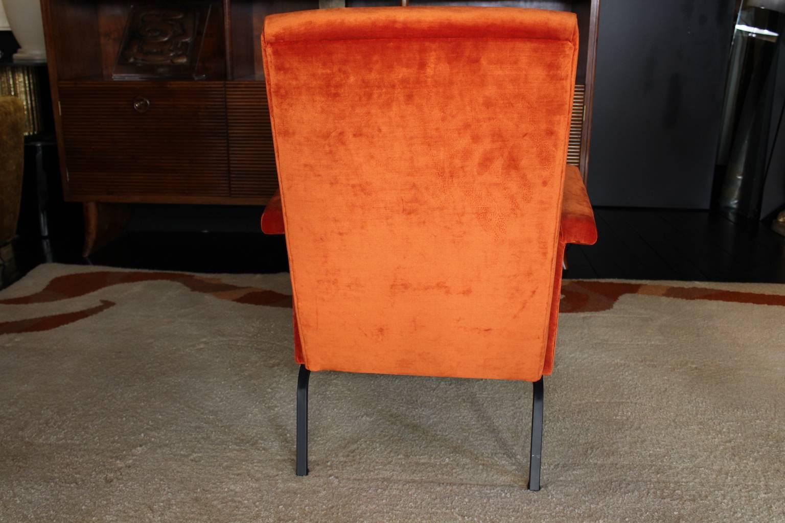 Mid-20th Century Pair of 1960s Italian Armchairs in Orange Velvet Metal Base For Sale