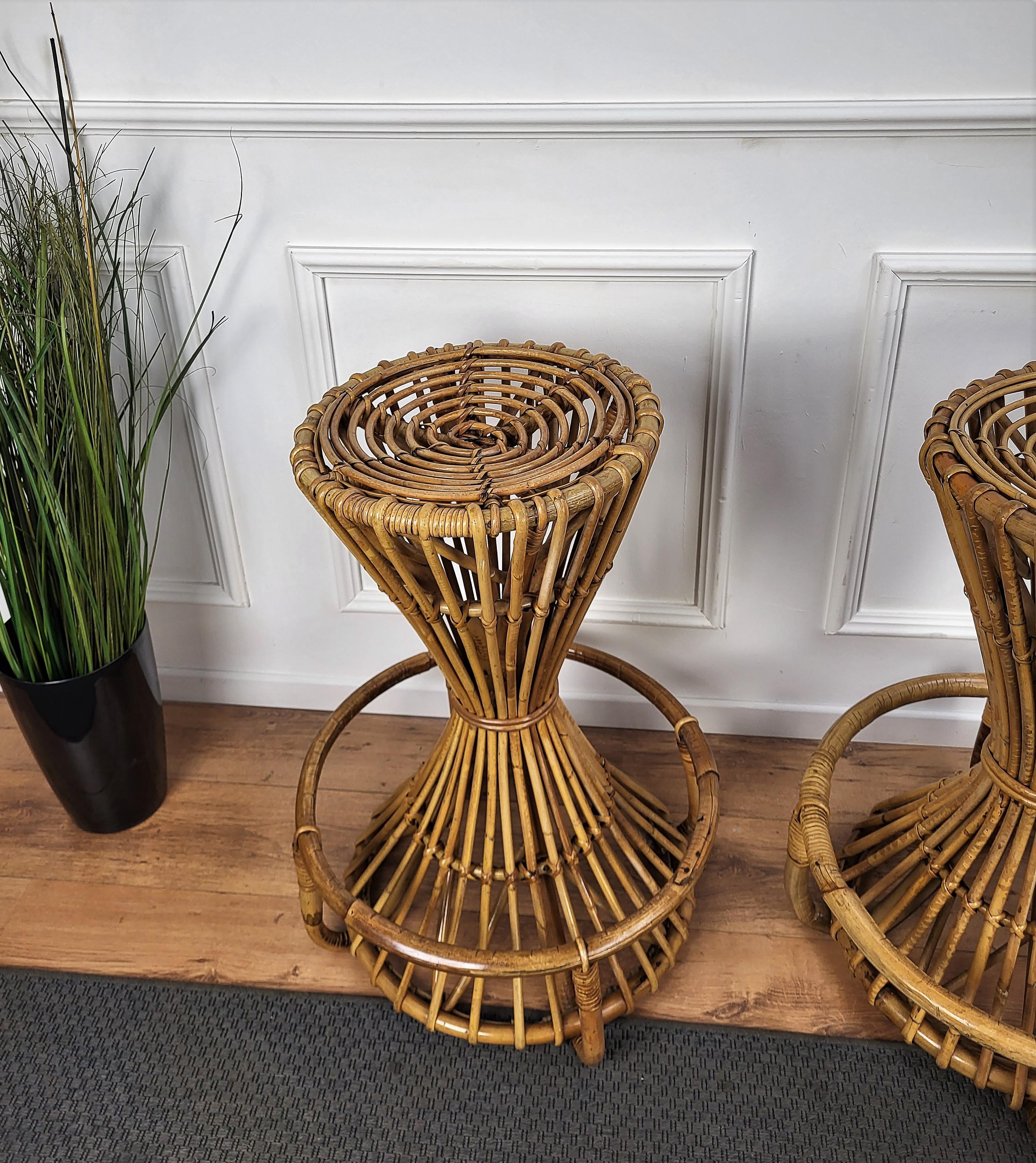 Organic Modern Pair of 1960s Italian Bamboo Bohemian French Riviera Round Bar Stools Chairs For Sale