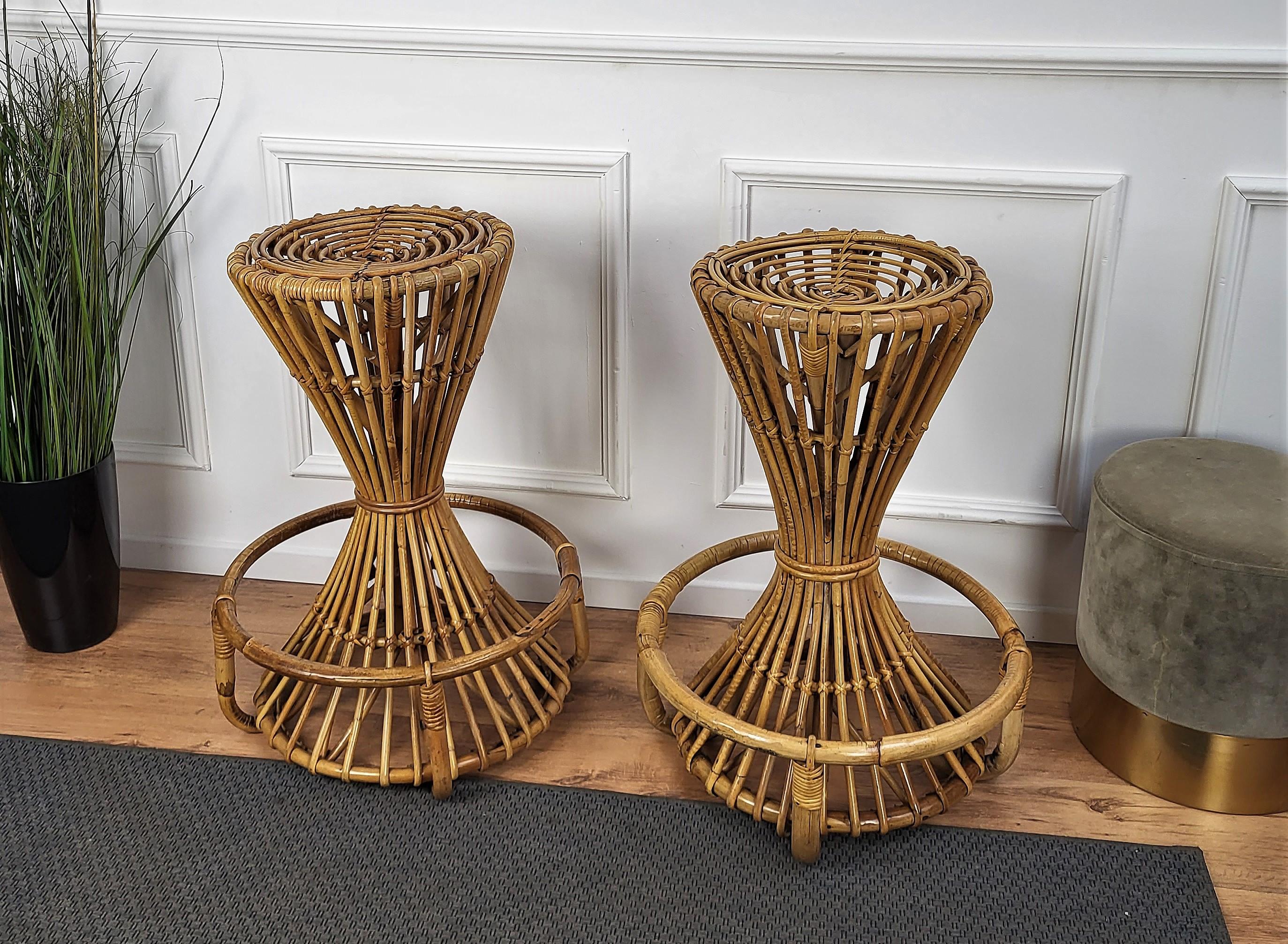 20th Century Pair of 1960s Italian Bamboo Bohemian French Riviera Round Bar Stools Chairs For Sale