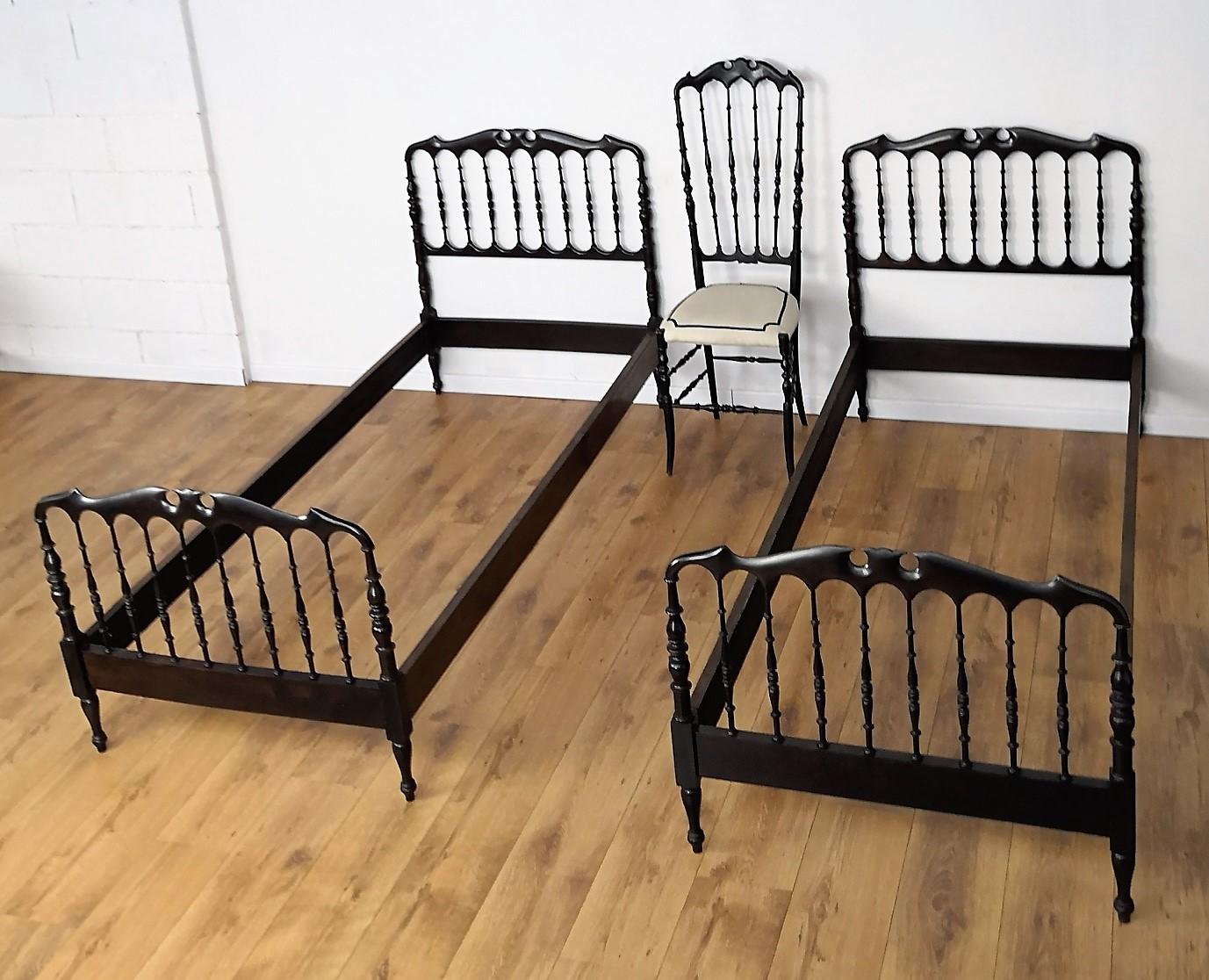 Hollywood Regency Pair of 1960s Italian Carved Wood Chiavari Single Twin or Queen size Bed Frame