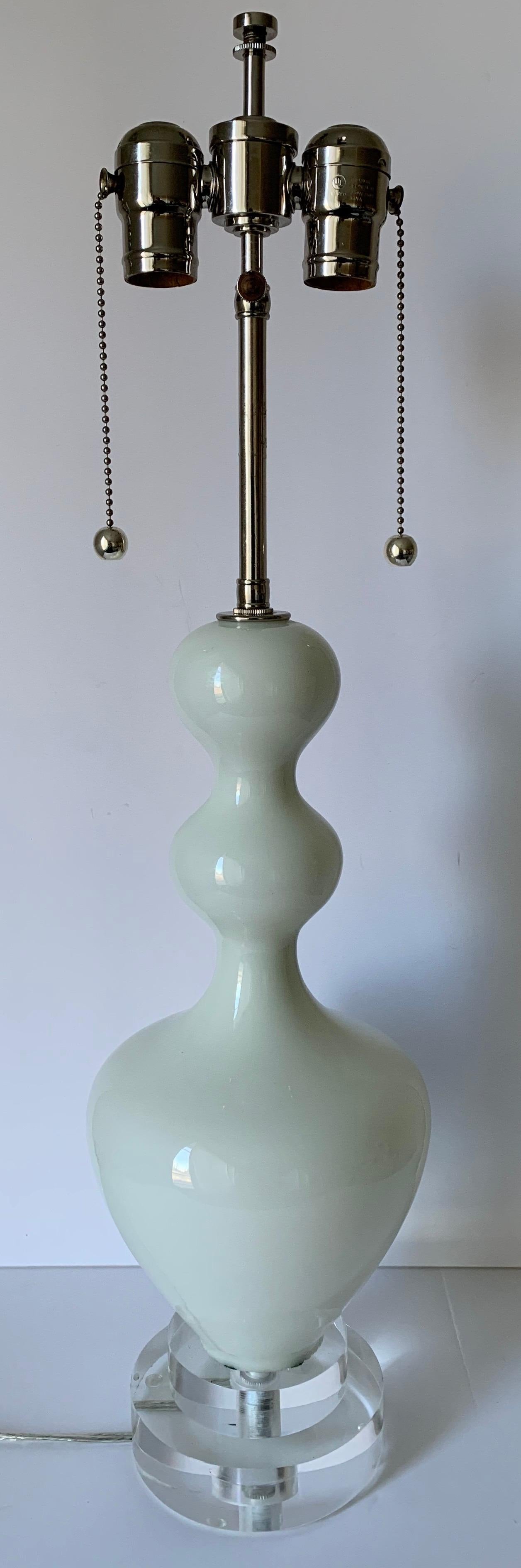 Pair of 1960s Italian Curvy White Blown Glass Lamps In Good Condition In Stamford, CT