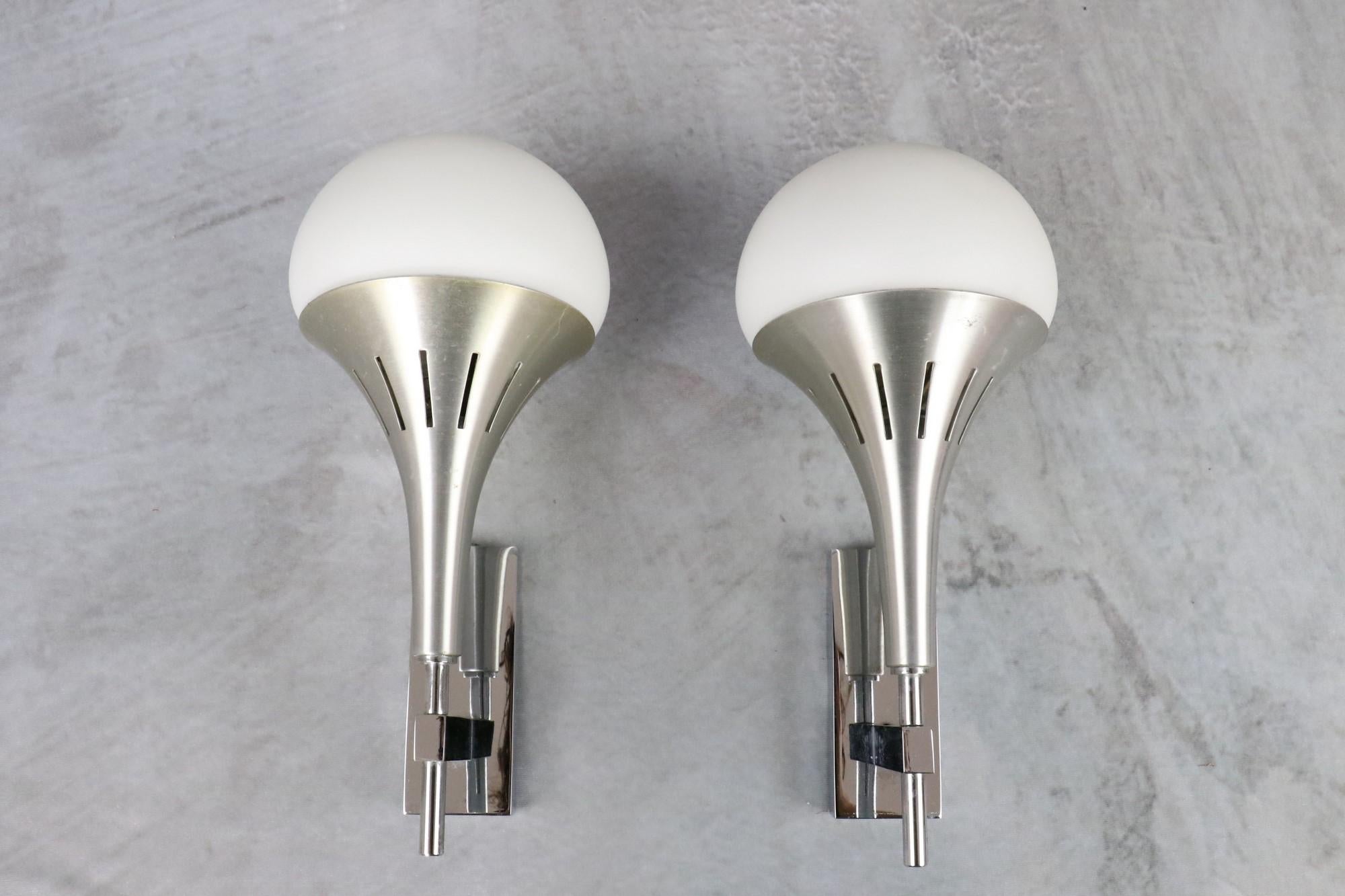 Pair of 1960s Italian Gaetano Sciolari midcentury Wall Lights

Very beautiful and rare pair of sconces by Gaetano Sciolari. The combination of metal and opaline gives them a lot of elegance and modernity.