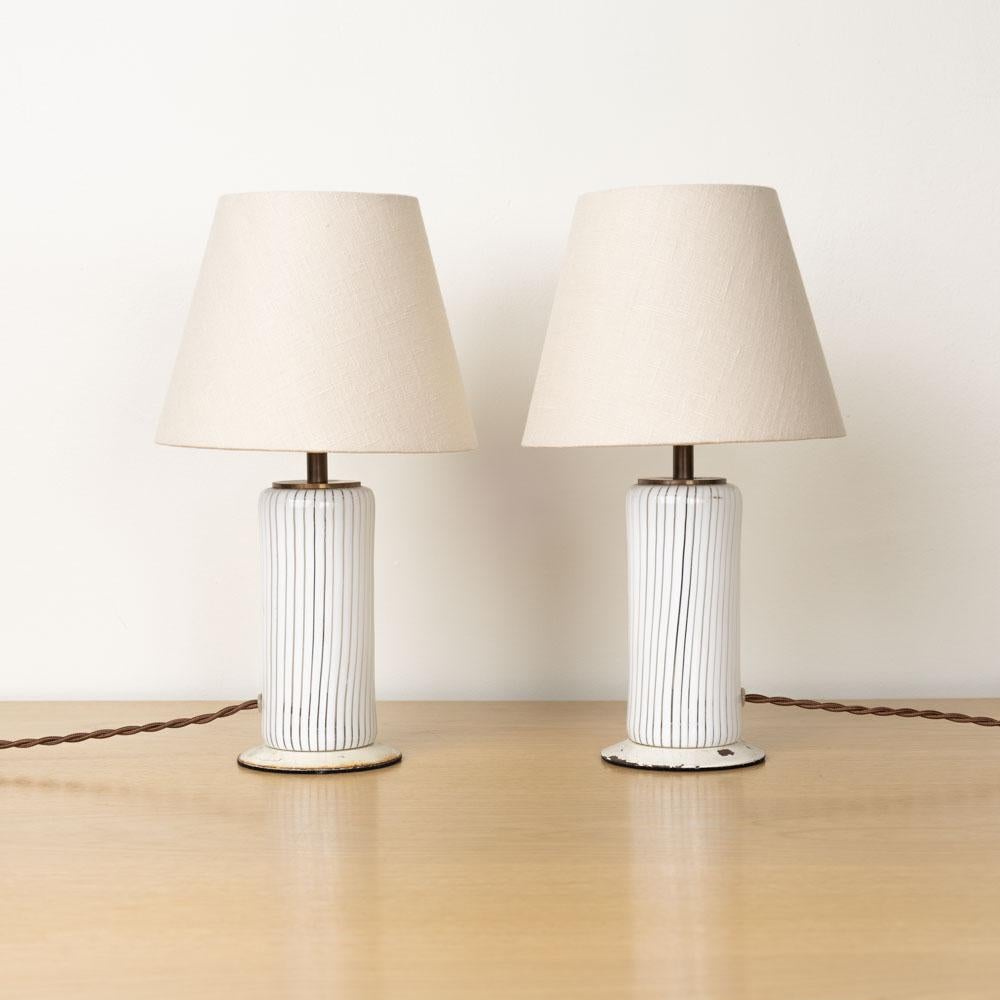Laiton Paire de lampes de table en verre italiennes des années 1960 en vente