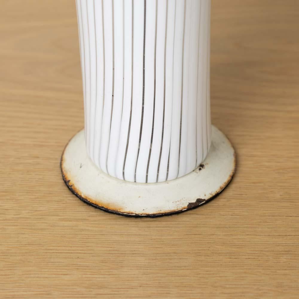 Paire de lampes de table en verre italiennes des années 1960 en vente 4