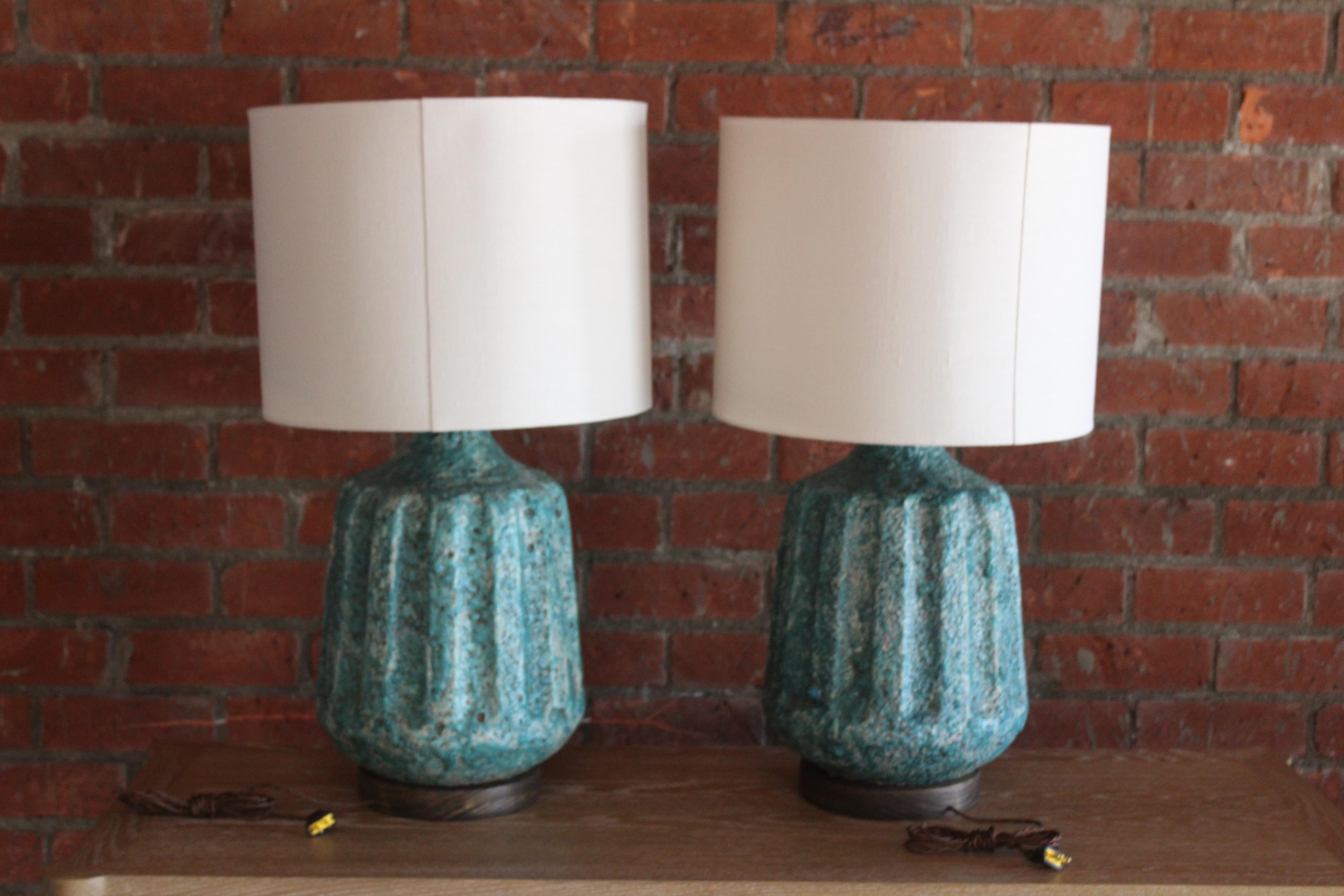 Pair of 1960s Italian Lava Glazed Ceramic Lamps 12