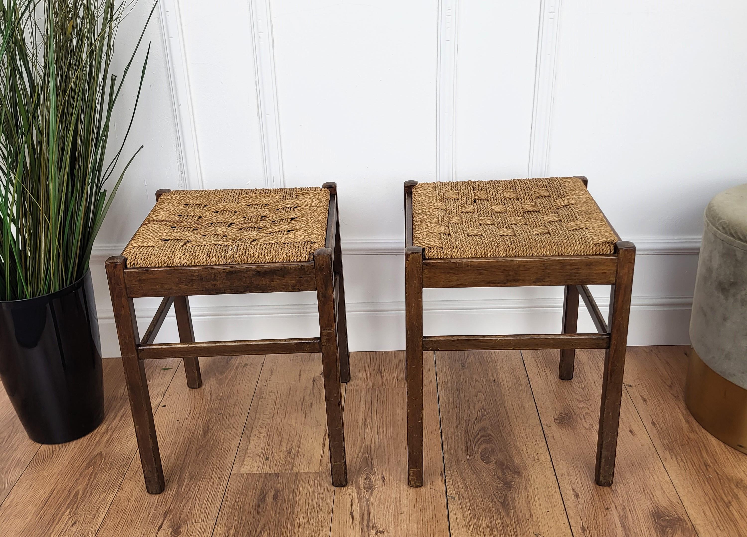 Pair of 1960s Italian Midcentury Carved Wood and Cord Woven Rope Stools In Good Condition In Carimate, Como