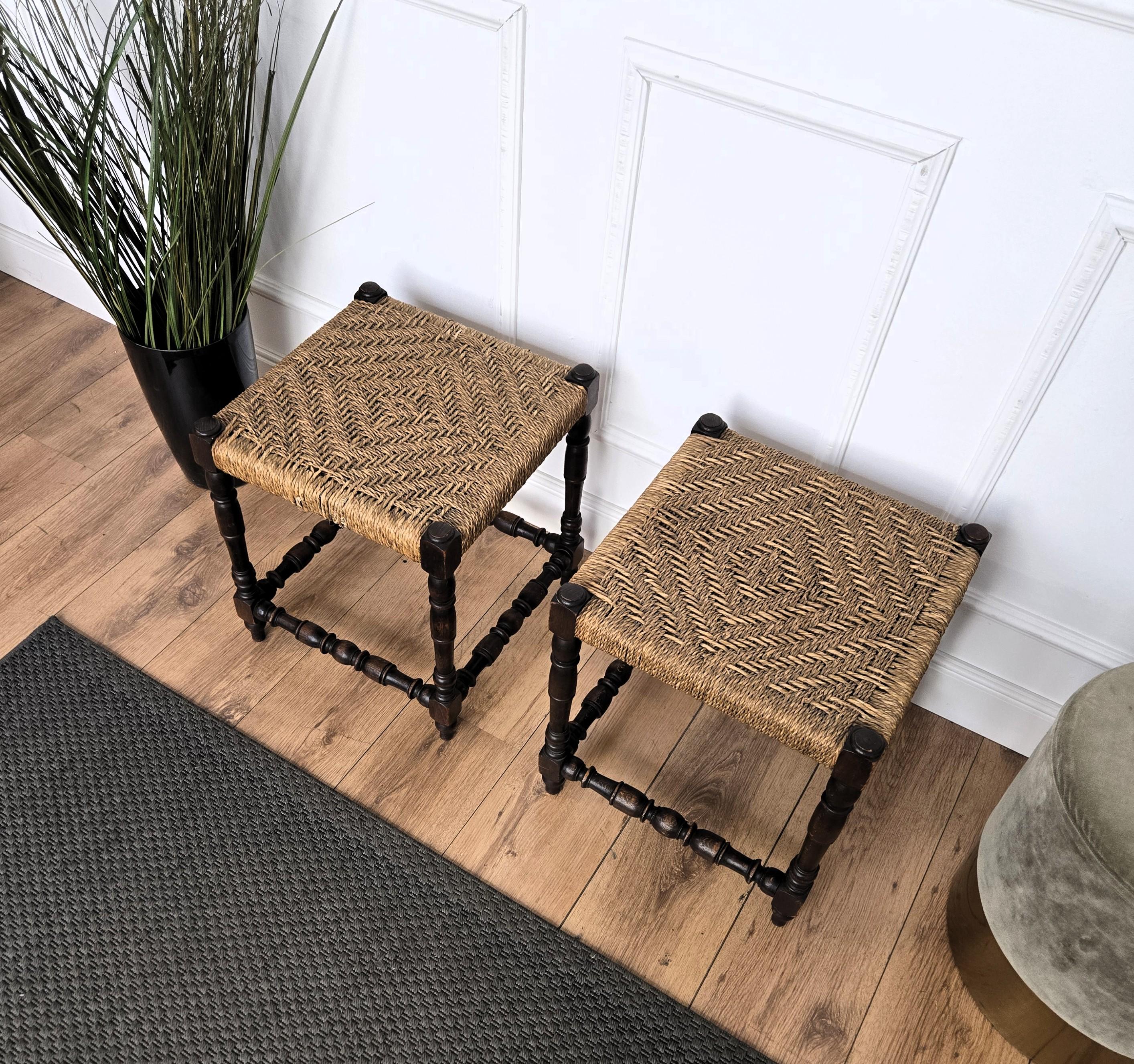 Paire de tabourets en bois sculpté et corde tressée italiens du milieu du siècle 1960 Bon état - En vente à Carimate, Como