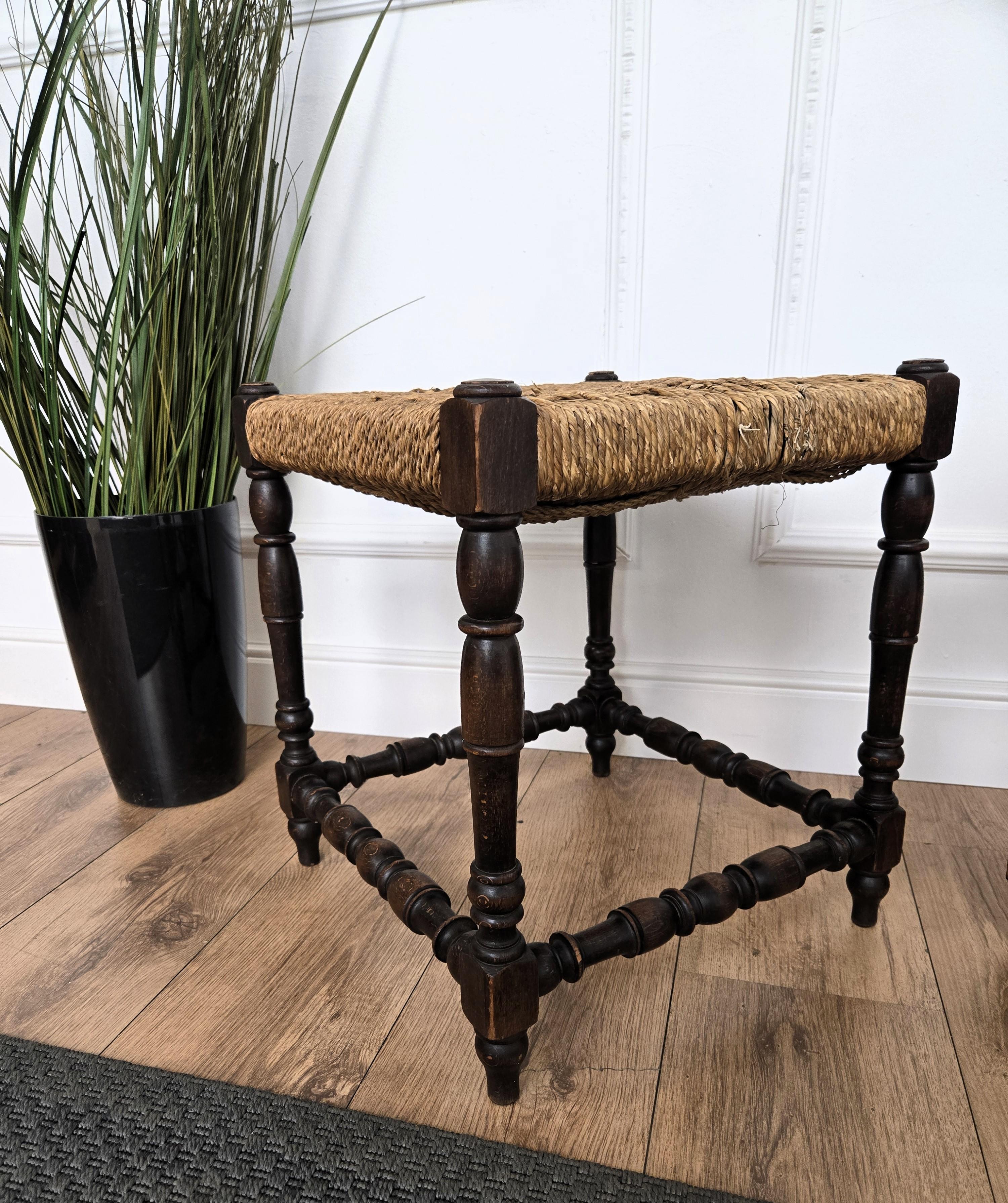 Corde Paire de tabourets en bois sculpté et corde tressée italiens du milieu du siècle 1960 en vente