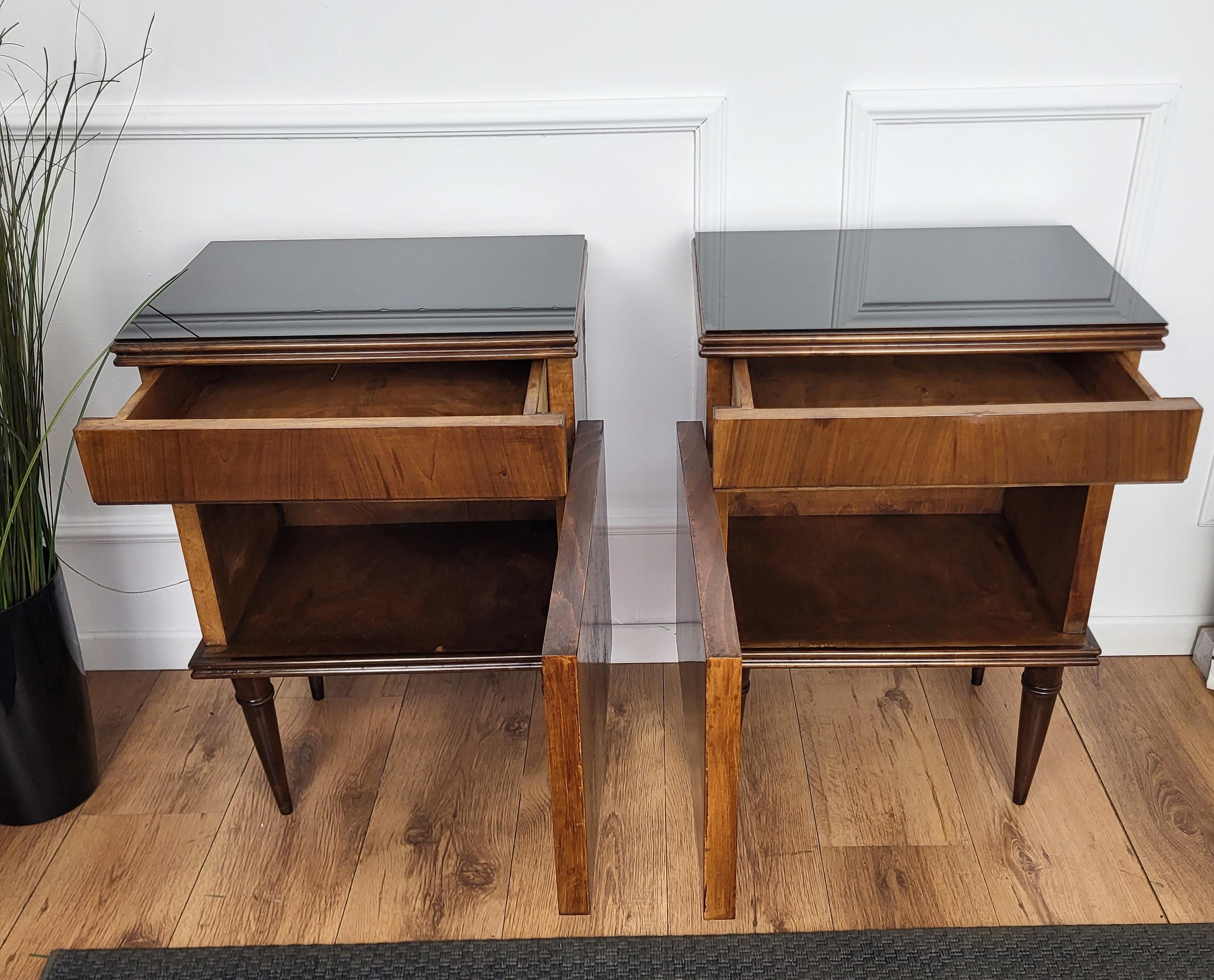 Pair of 1960s Italian Midcentury Nightstands Bed Side Tables in Wood Glass Top In Good Condition For Sale In Carimate, Como