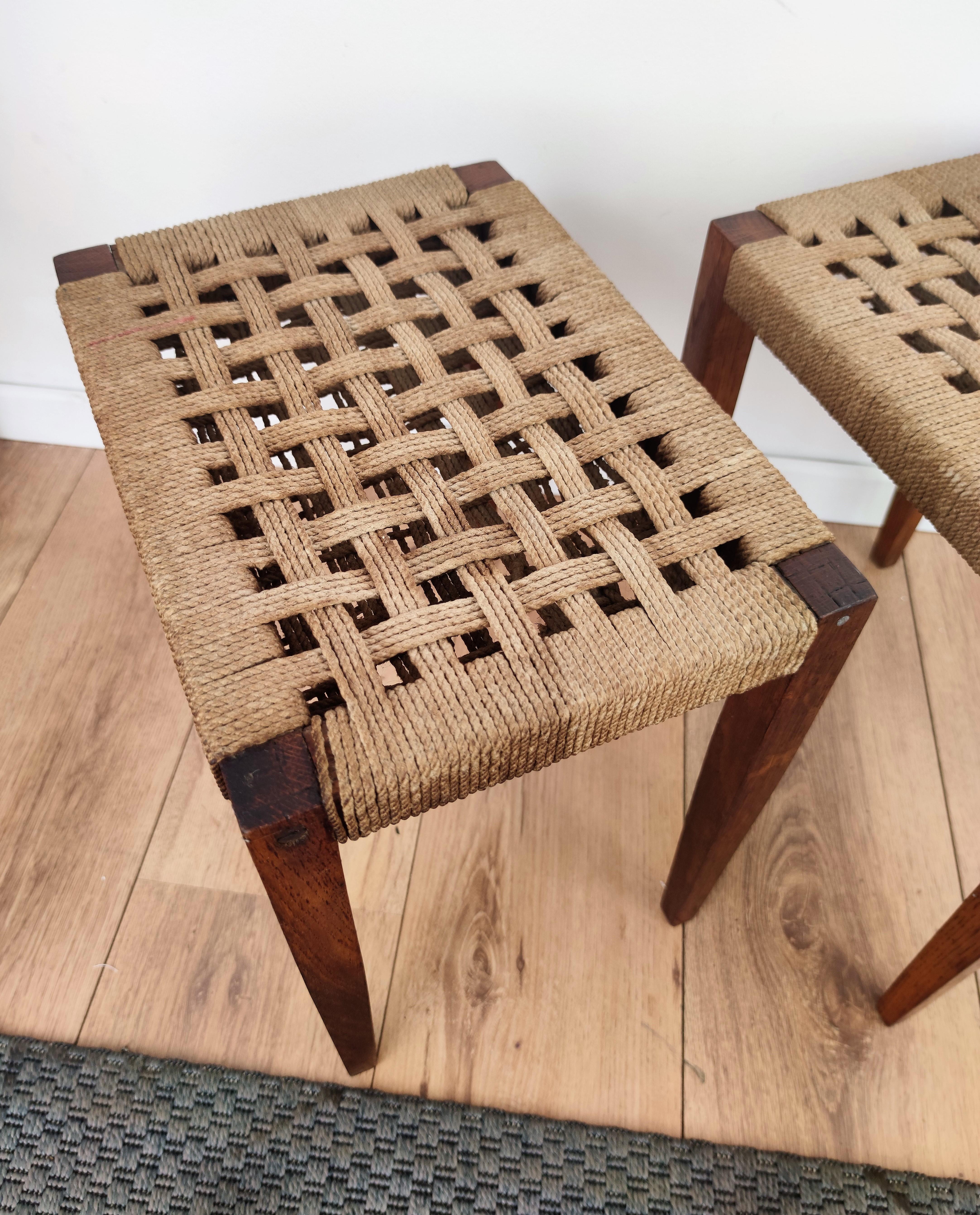 Pair of 1960s Italian Midcentury Wood and Cord Woven Rope Stools In Good Condition In Carimate, Como
