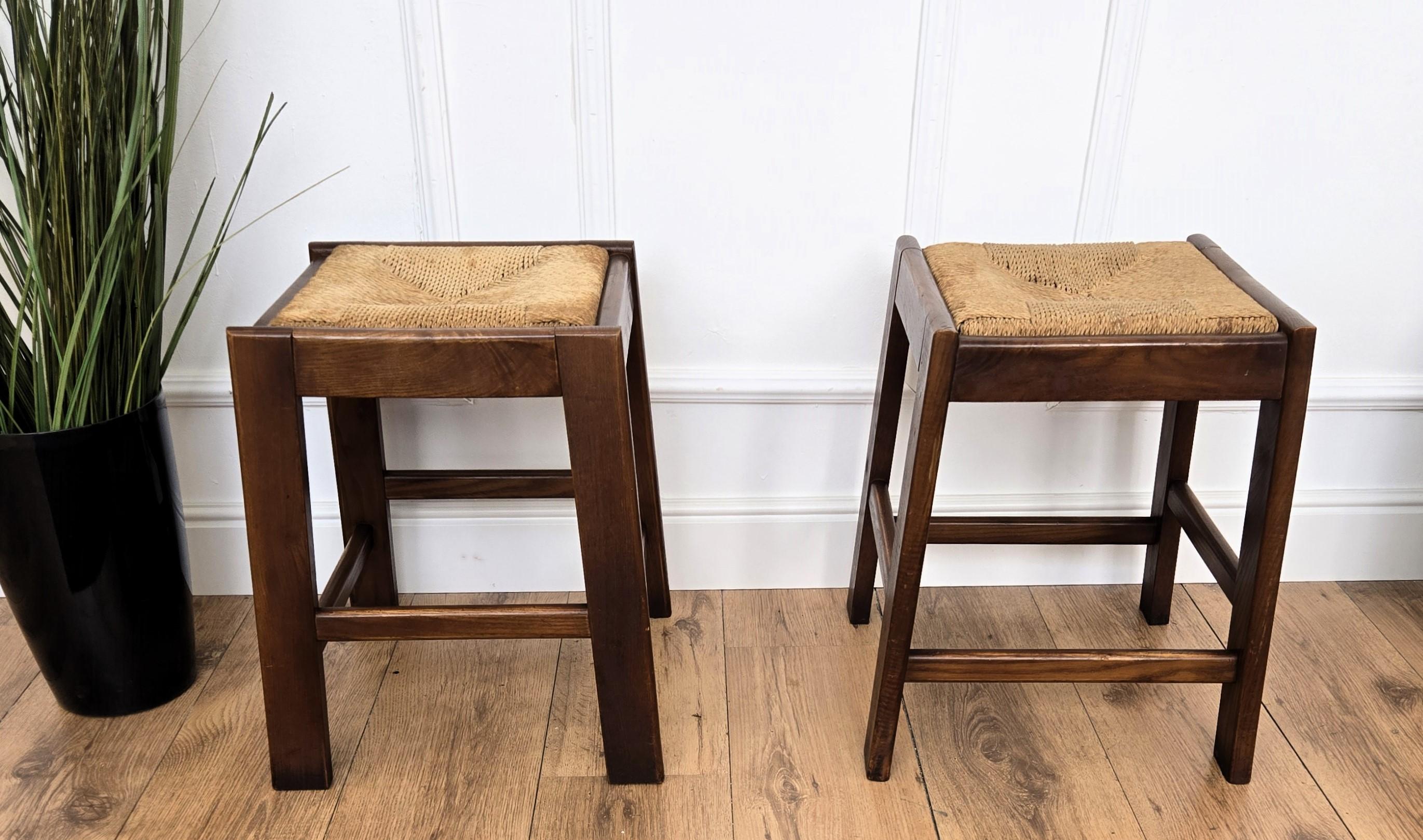 Pair of 1960s Italian Midcentury Wood and Cord Woven Rope Stools In Good Condition For Sale In Carimate, Como