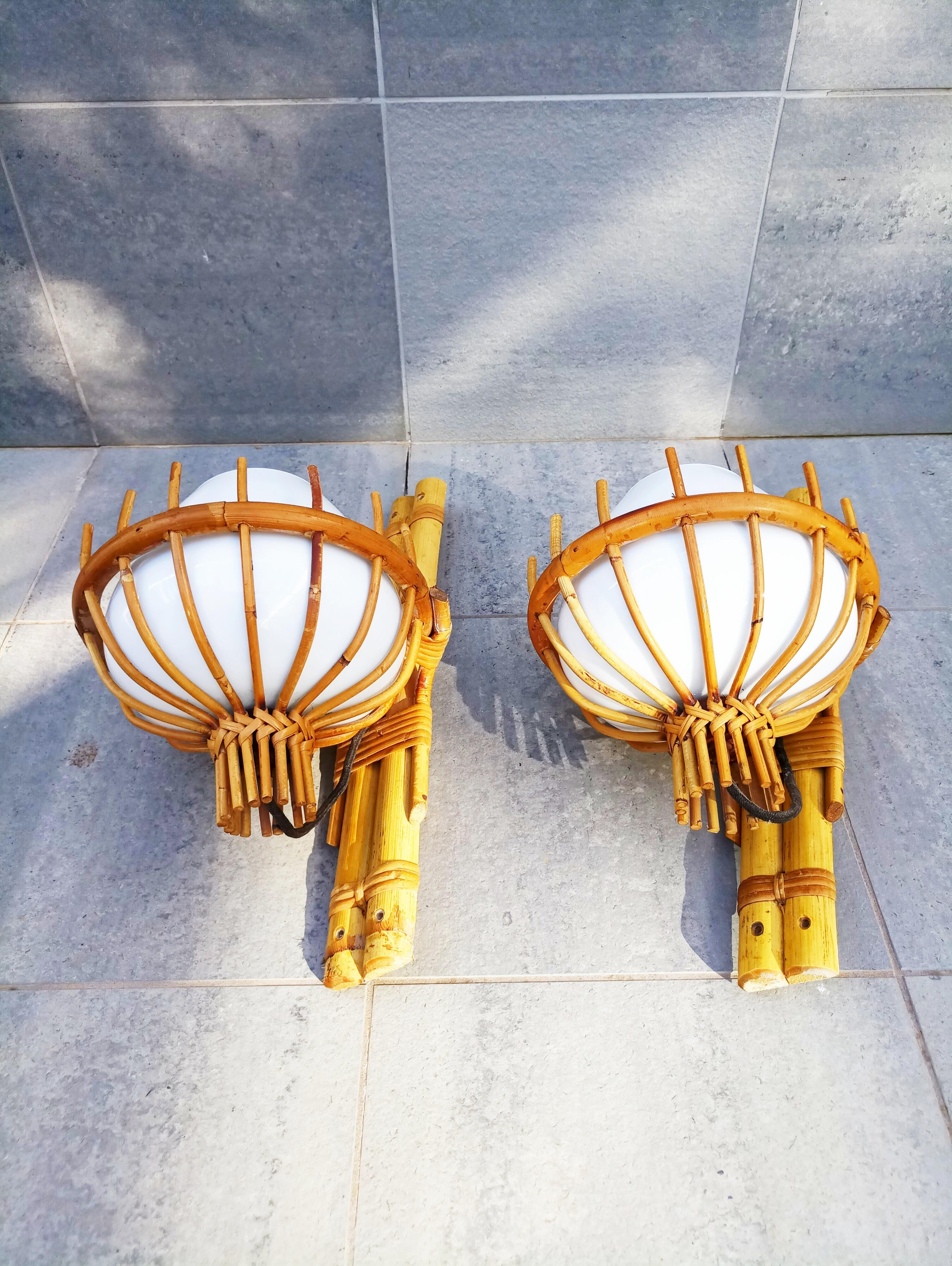 Pair of 1960s Italian Rattan and Murano Glass Sconces 3