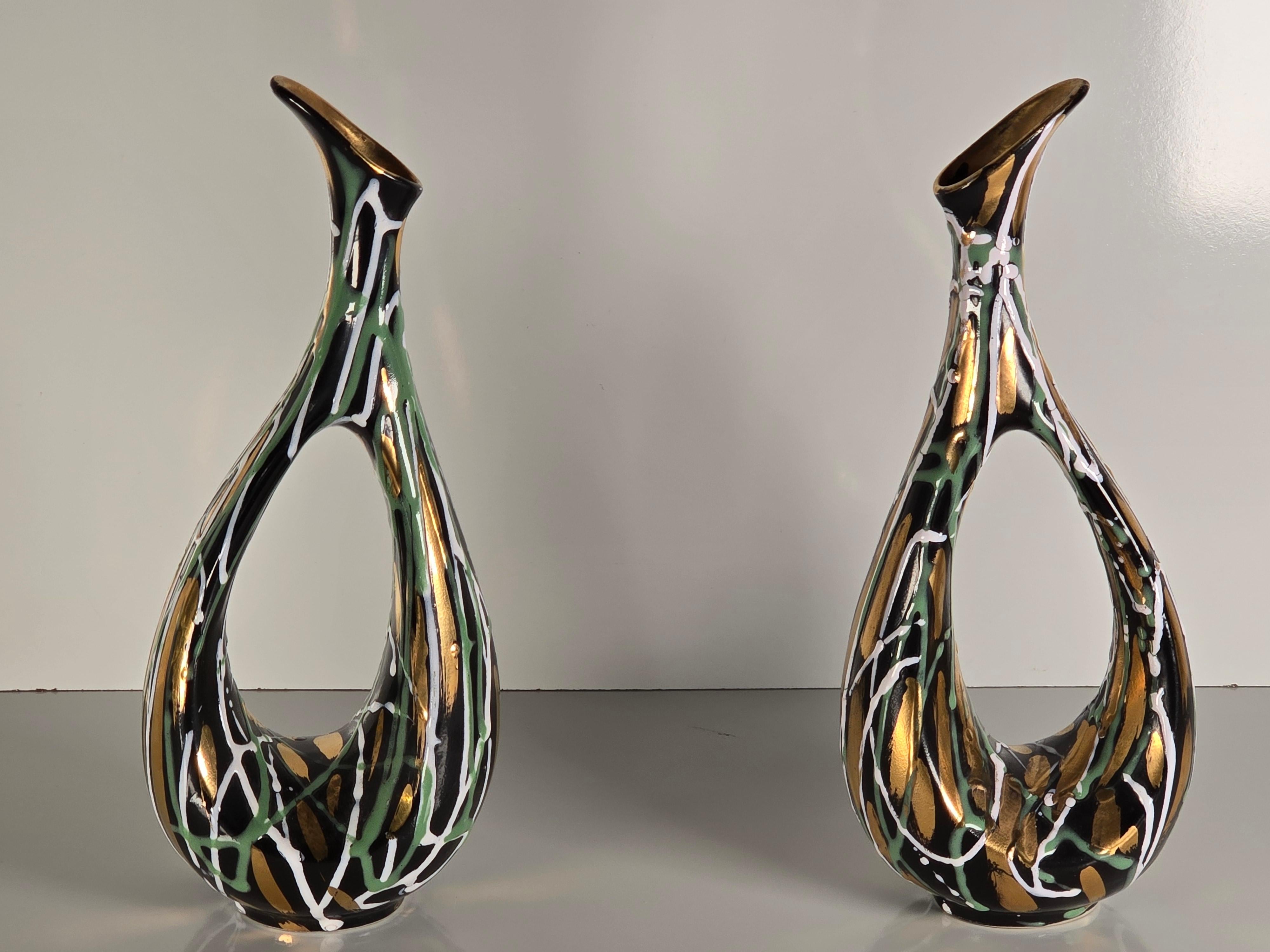Coppia di vasi scultura italiani degli anni '60 In condizioni buone in vendita a Kilmarnock, VA