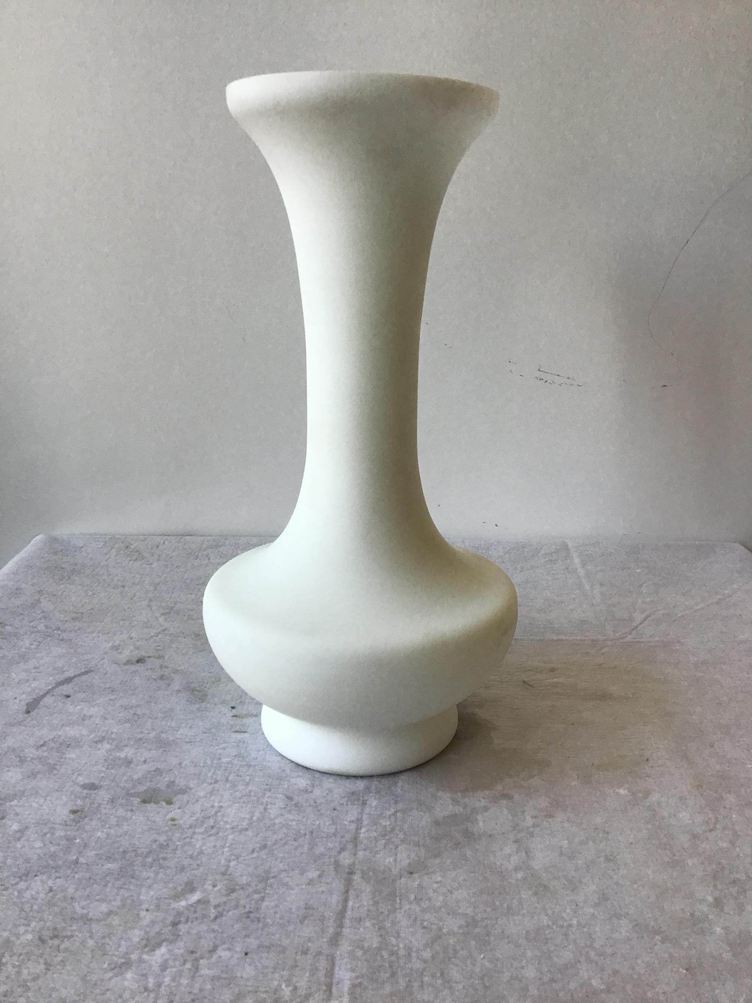 Pair of 1960s Italian White Frosted Glass Lamps In Good Condition For Sale In Tarrytown, NY