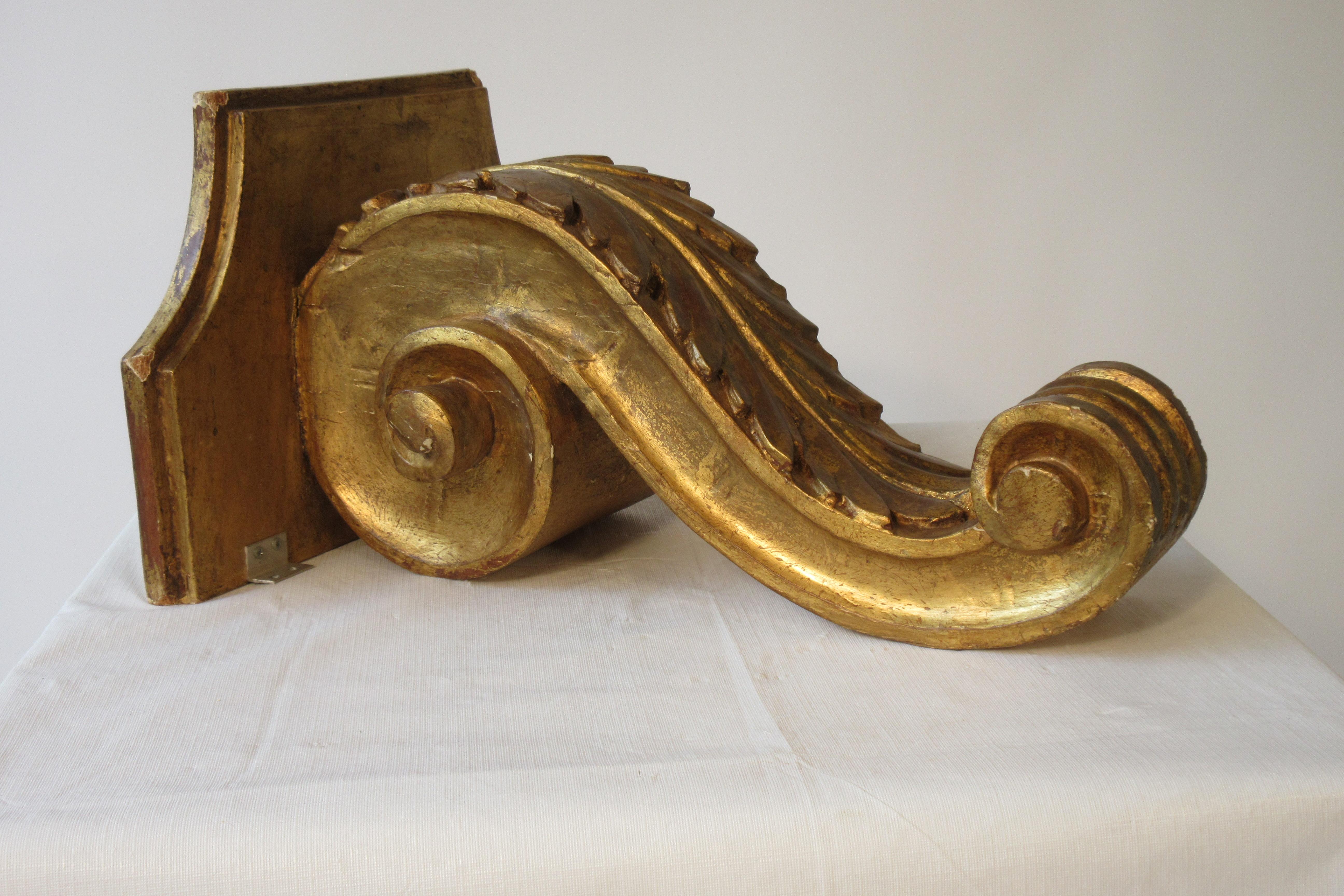 Pair of 1960s Italian Wood Gilt Corbels In Good Condition In Tarrytown, NY