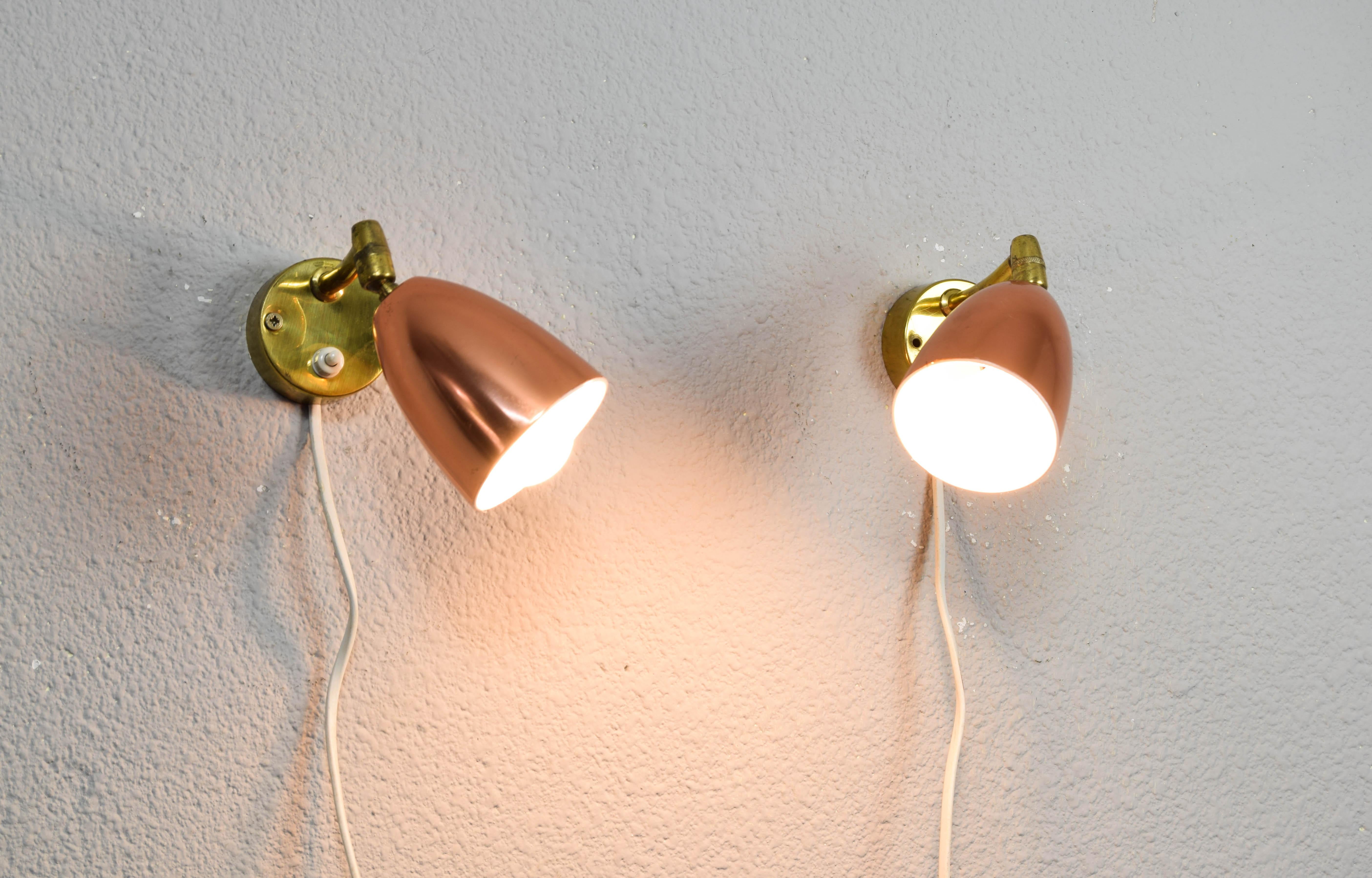 Pair of 1960s Jacques Biny Style Brass and Copper Wall Lights  In Good Condition For Sale In Escalona, Toledo