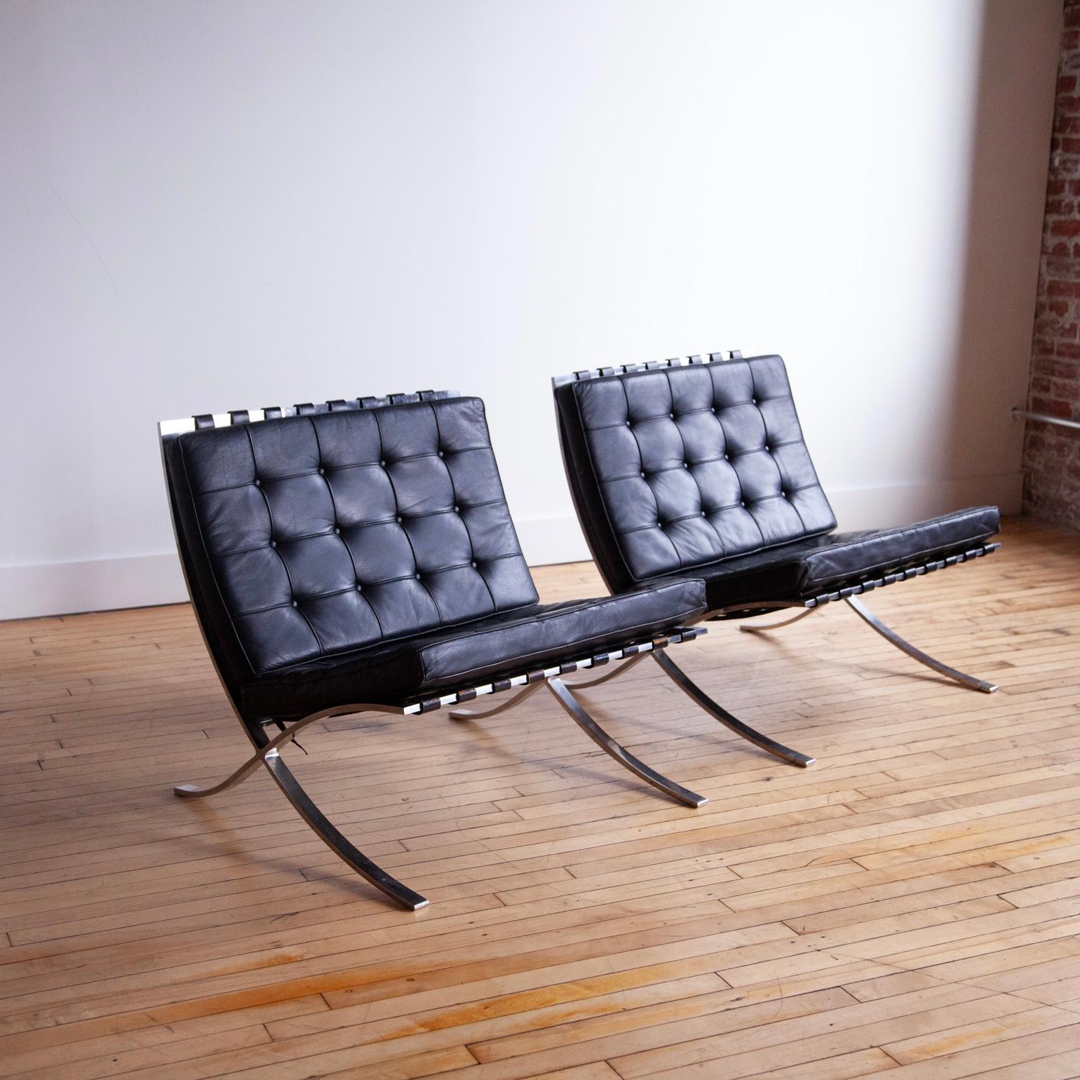 Paire de chaises Knoll Barcelona des années 1960 avec étiquettes Bon état - En vente à Philadelphia, PA
