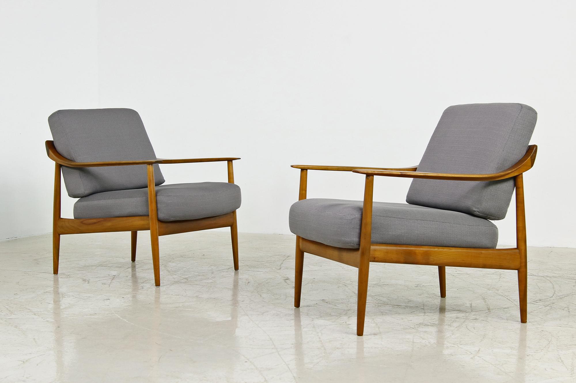 Pair of 1960s Knoll Easy Chairs, Lounge Chairs, Beechwood, Germany 2