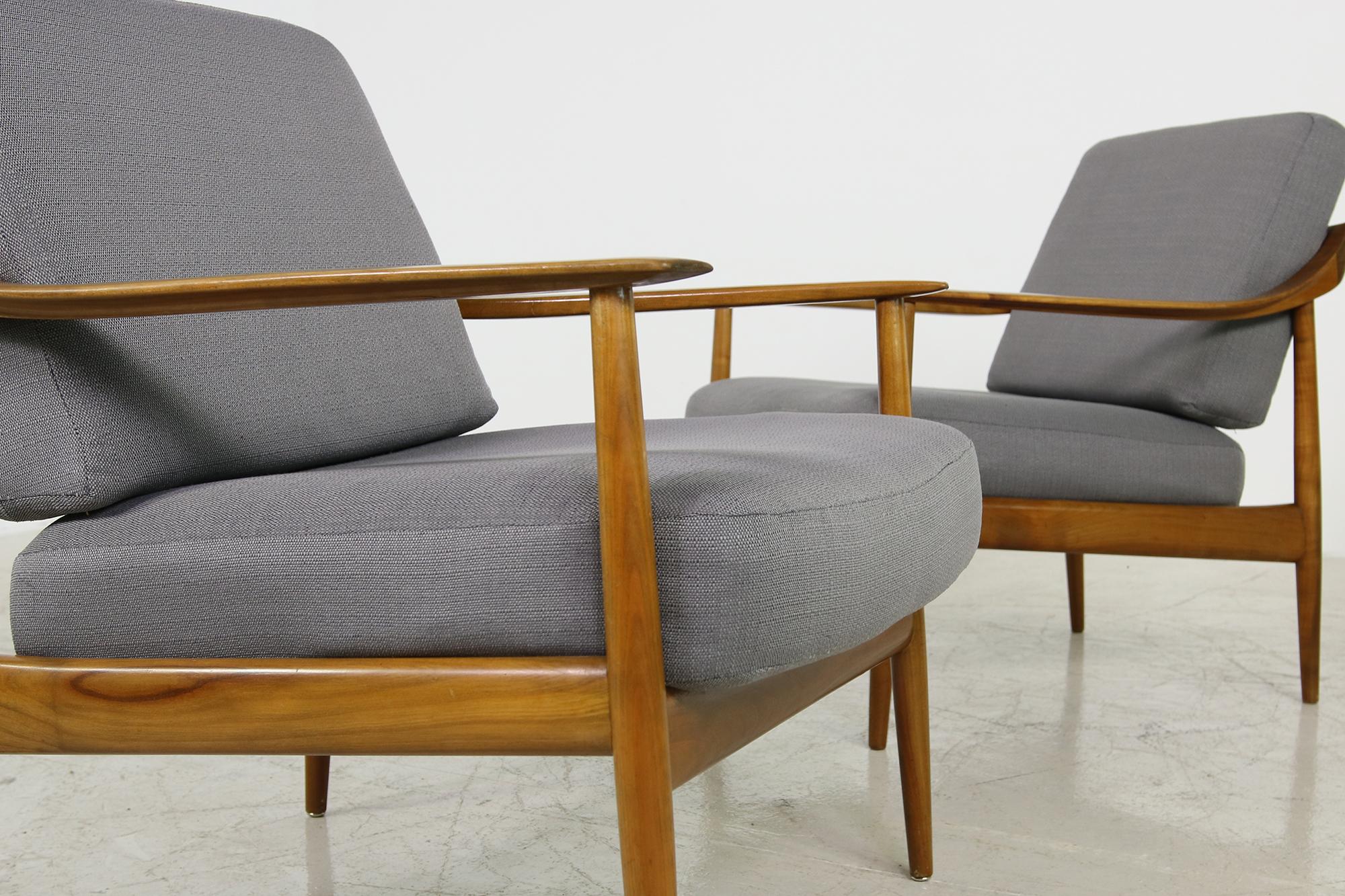 Pair of 1960s Knoll Easy Chairs, Lounge Chairs, Beechwood, Germany 3