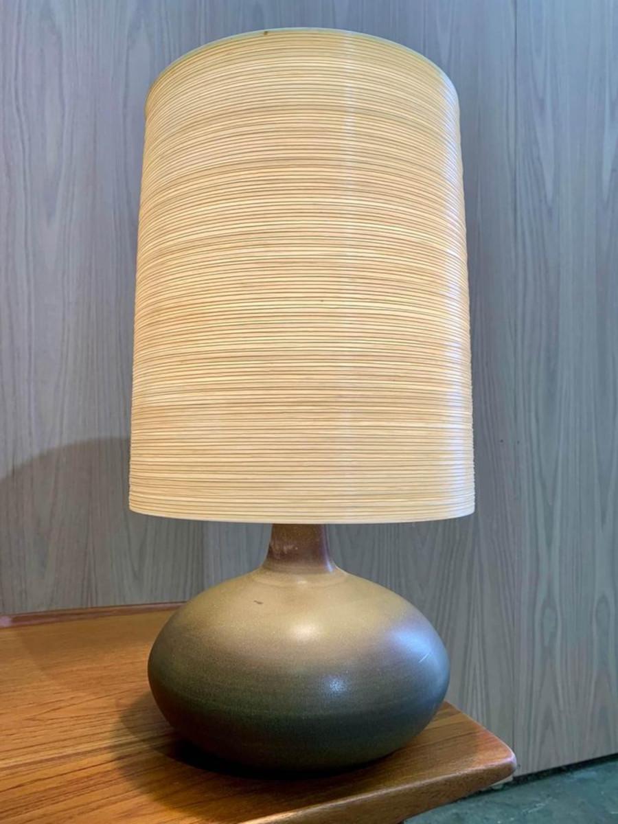 Siamo entusiasti di presentare questa bella coppia di lampade 
