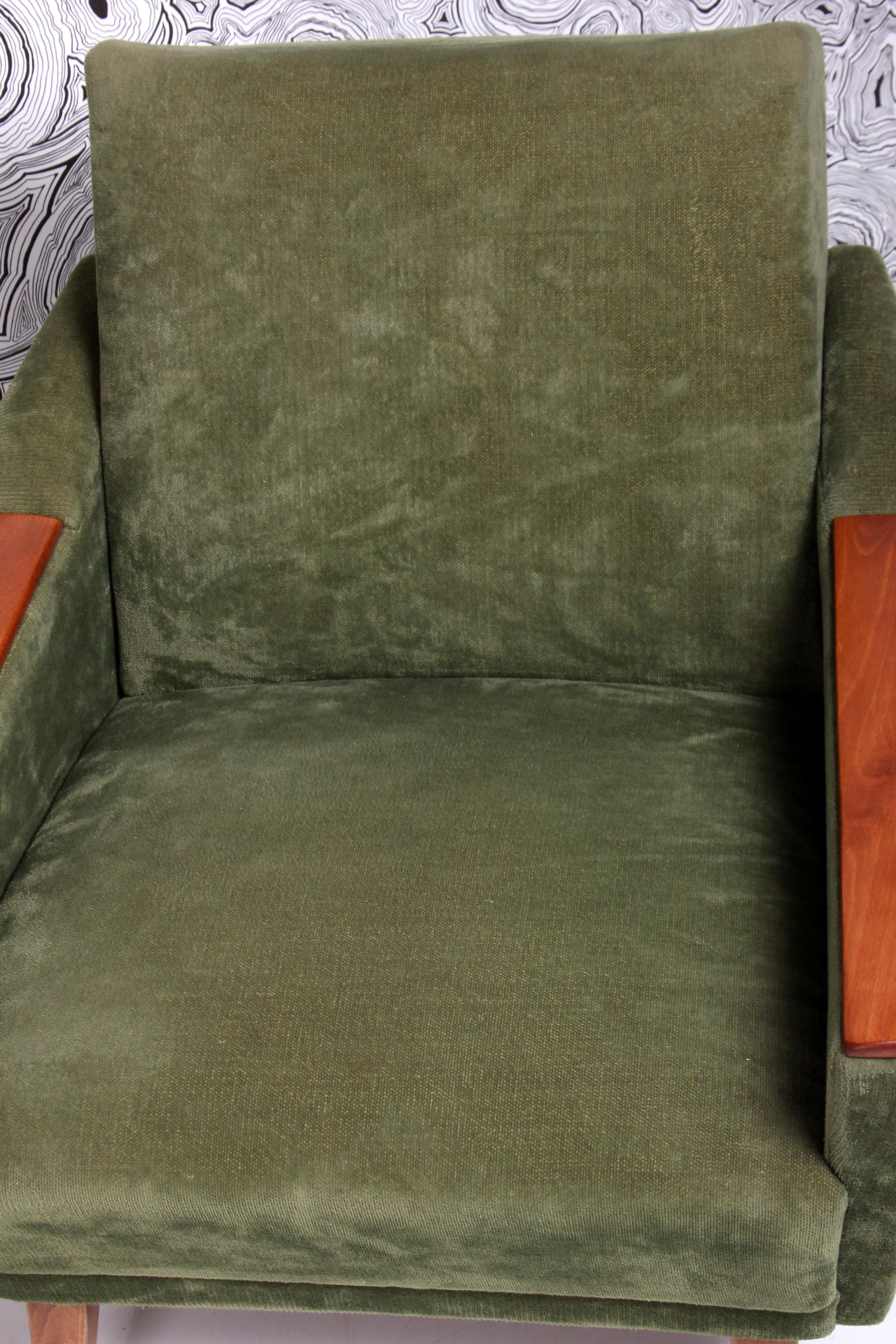 pair of 1960s lounge chairs green velvet - beech WG solid make uph. easy chairs  In Good Condition For Sale In Kumhausen, DE