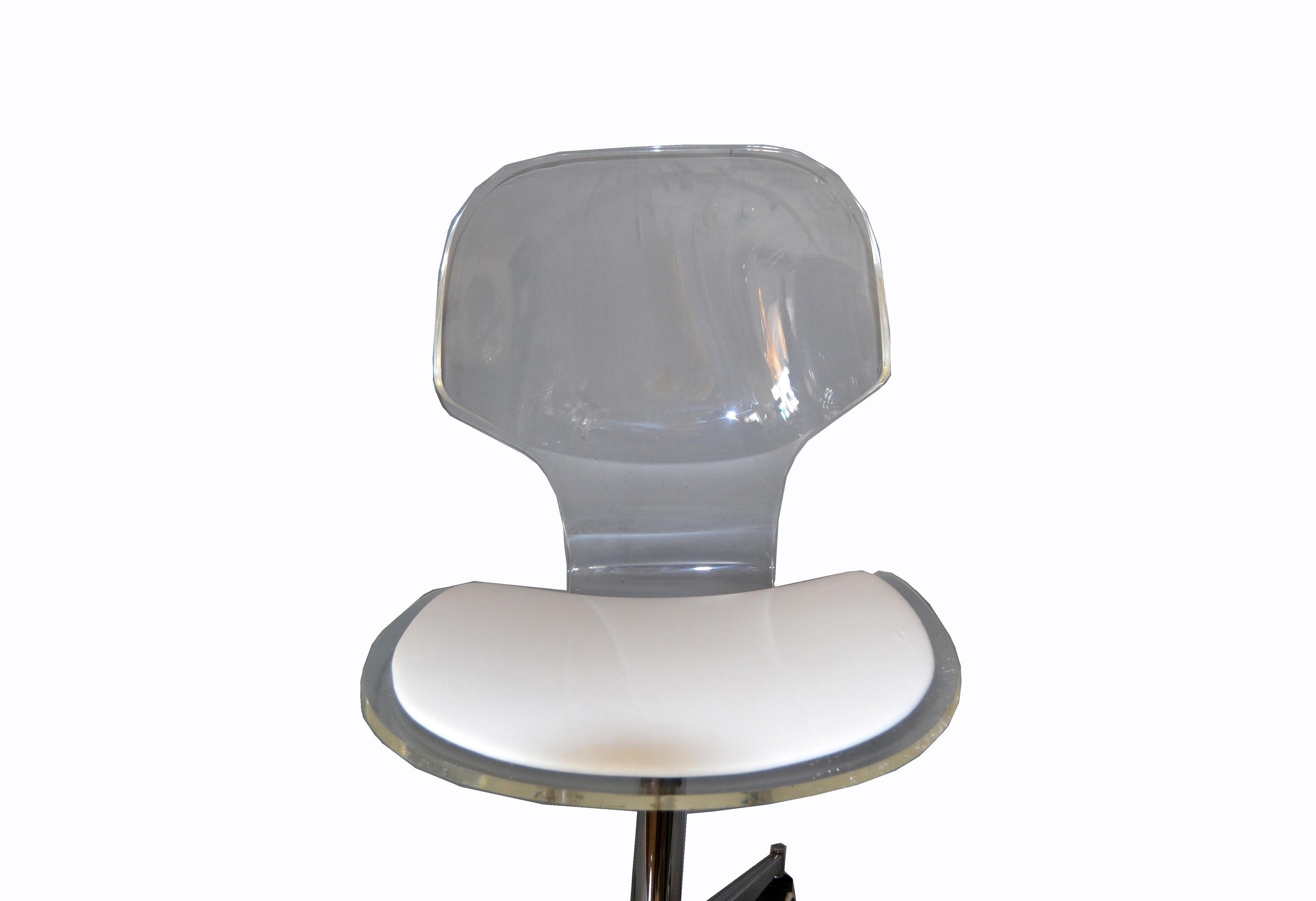 Pair of 1960s Lucite Desk Chairs with Chrome Swivel Base on Casters (Mitte des 20. Jahrhunderts)