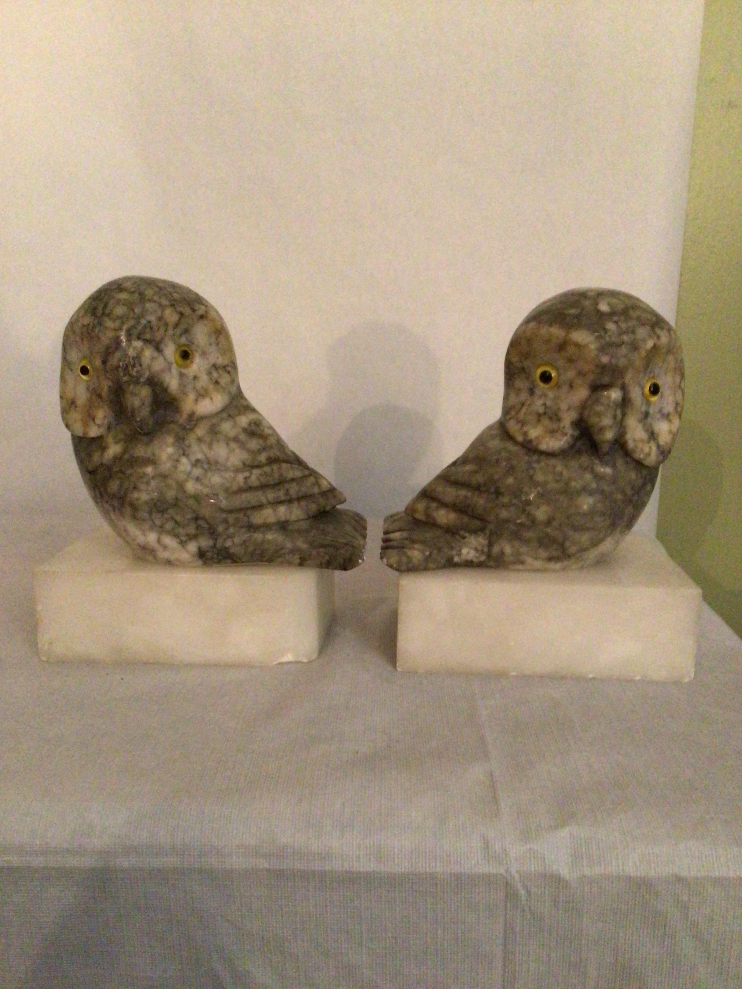 Pair of 1960s marble owl bookends on marble base with glass eyes.