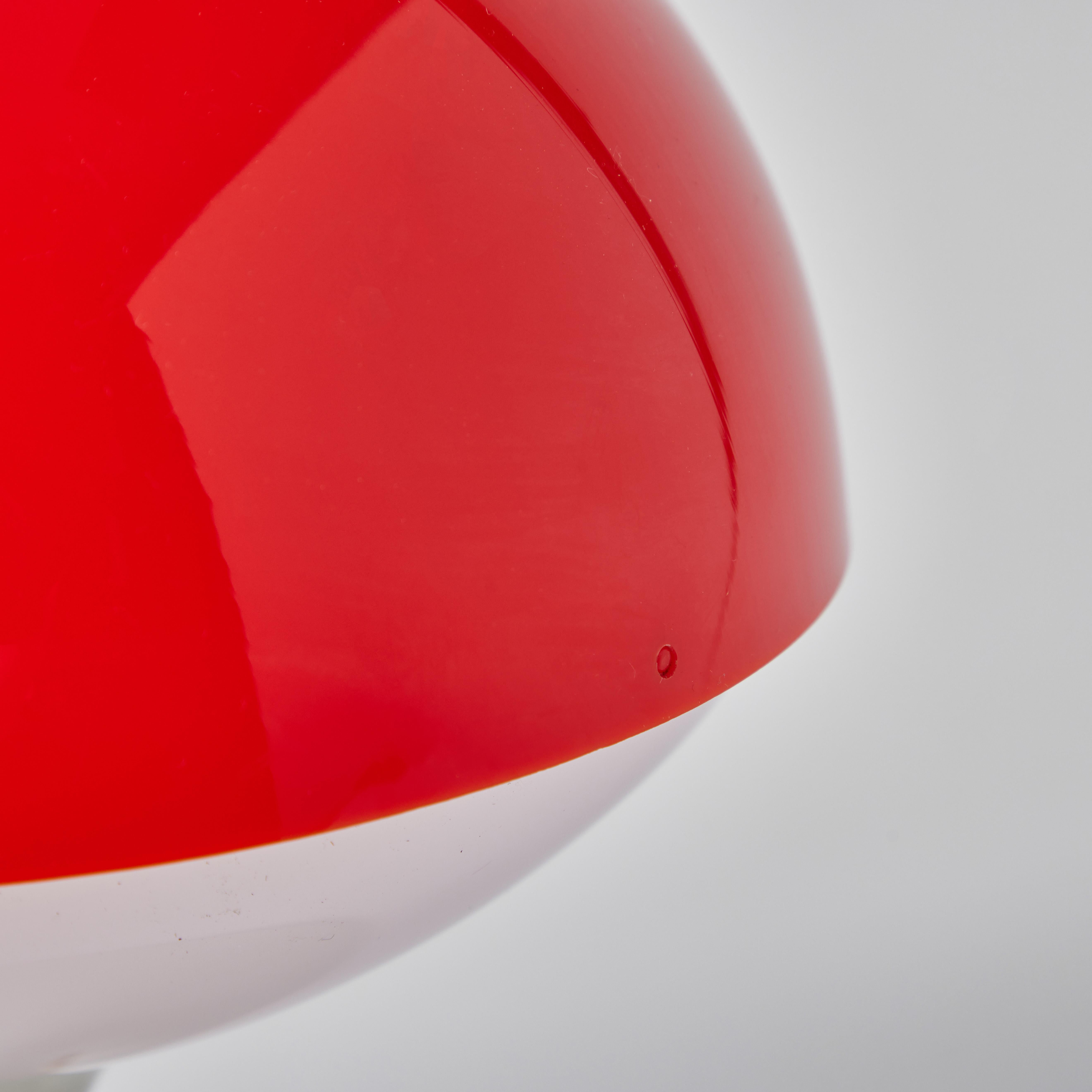 Paire de lampes de bureau rouges et blanches Max Bill des années 1960 pour Temde Leuchten, Suisse en vente 7