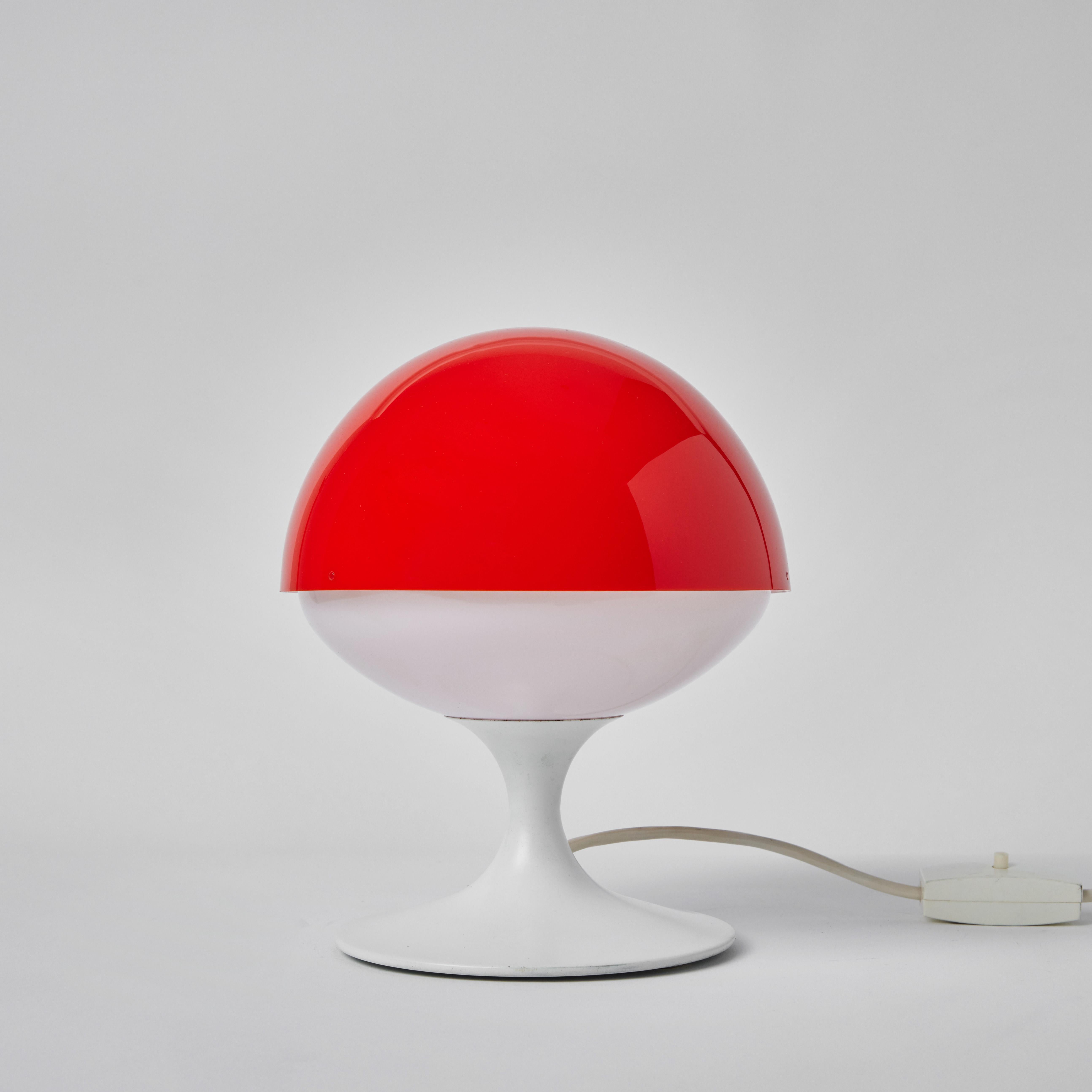Pair of 1960s Max Bill Red & White Table Lamps for Temde Leuchten, Switzerland For Sale 6