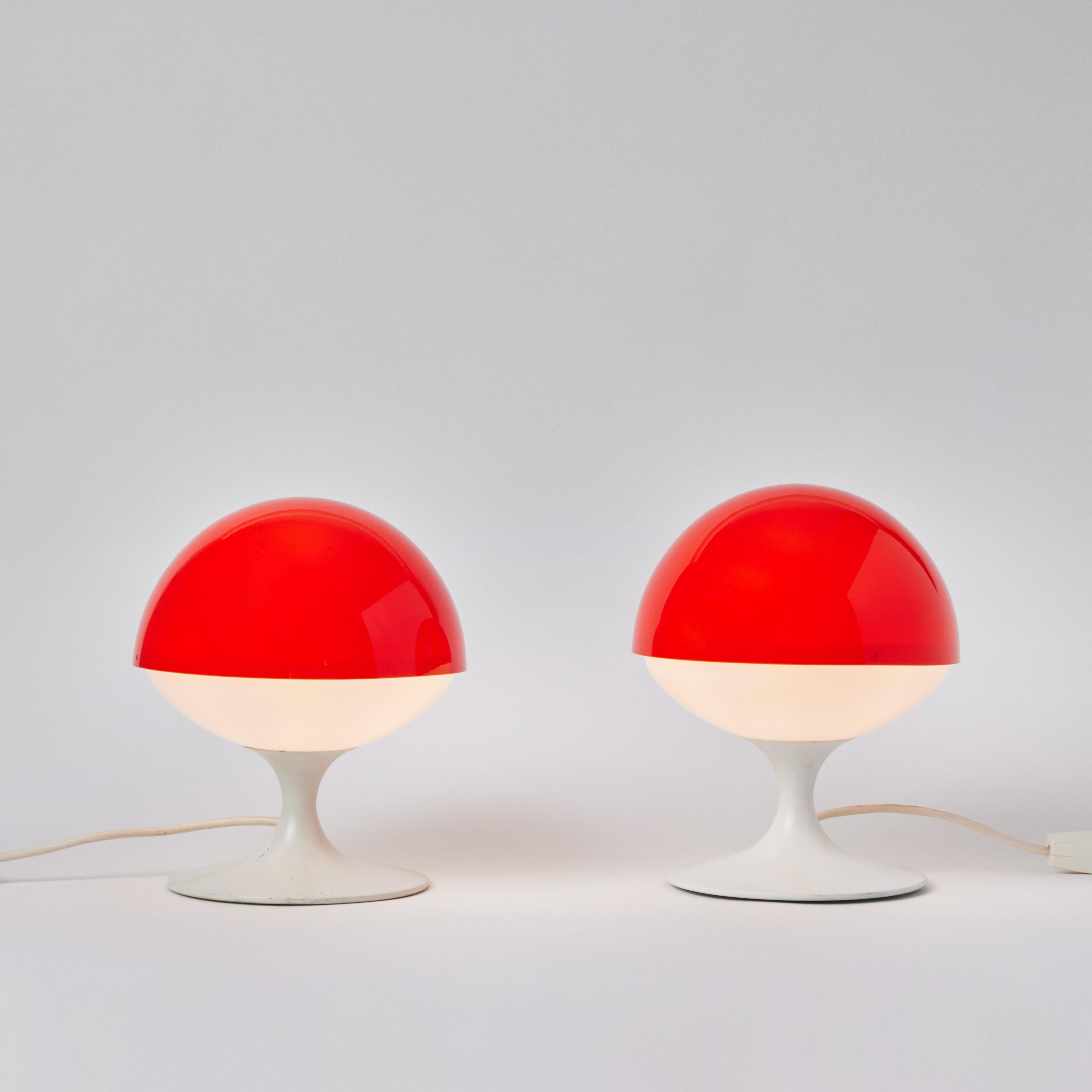 Pair of 1960s Max Bill Red & White Table Lamps for Temde Leuchten, Switzerland In Good Condition For Sale In Glendale, CA