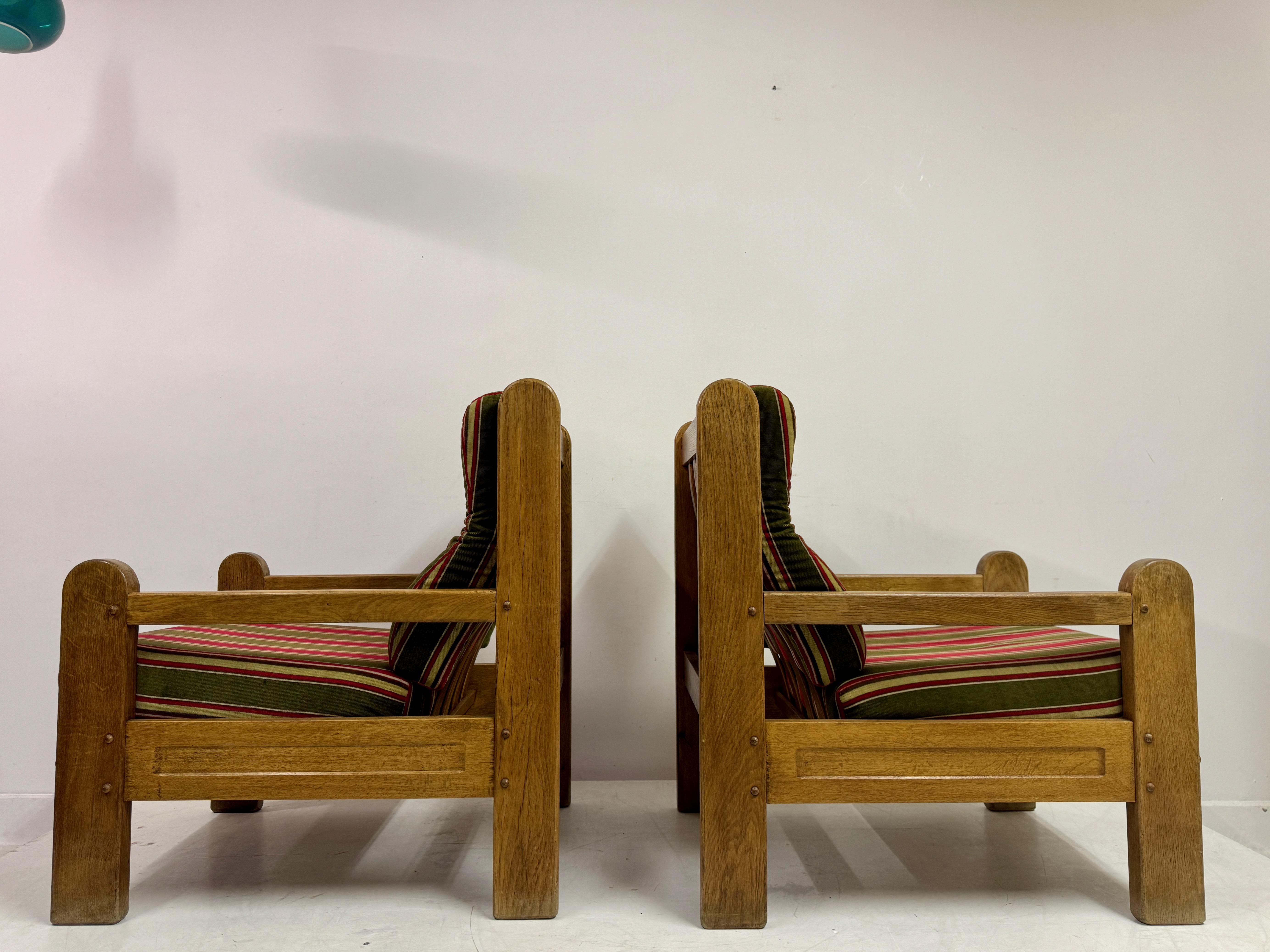 Paire de fauteuils en bois massif du milieu du siècle 1960 en vente 8