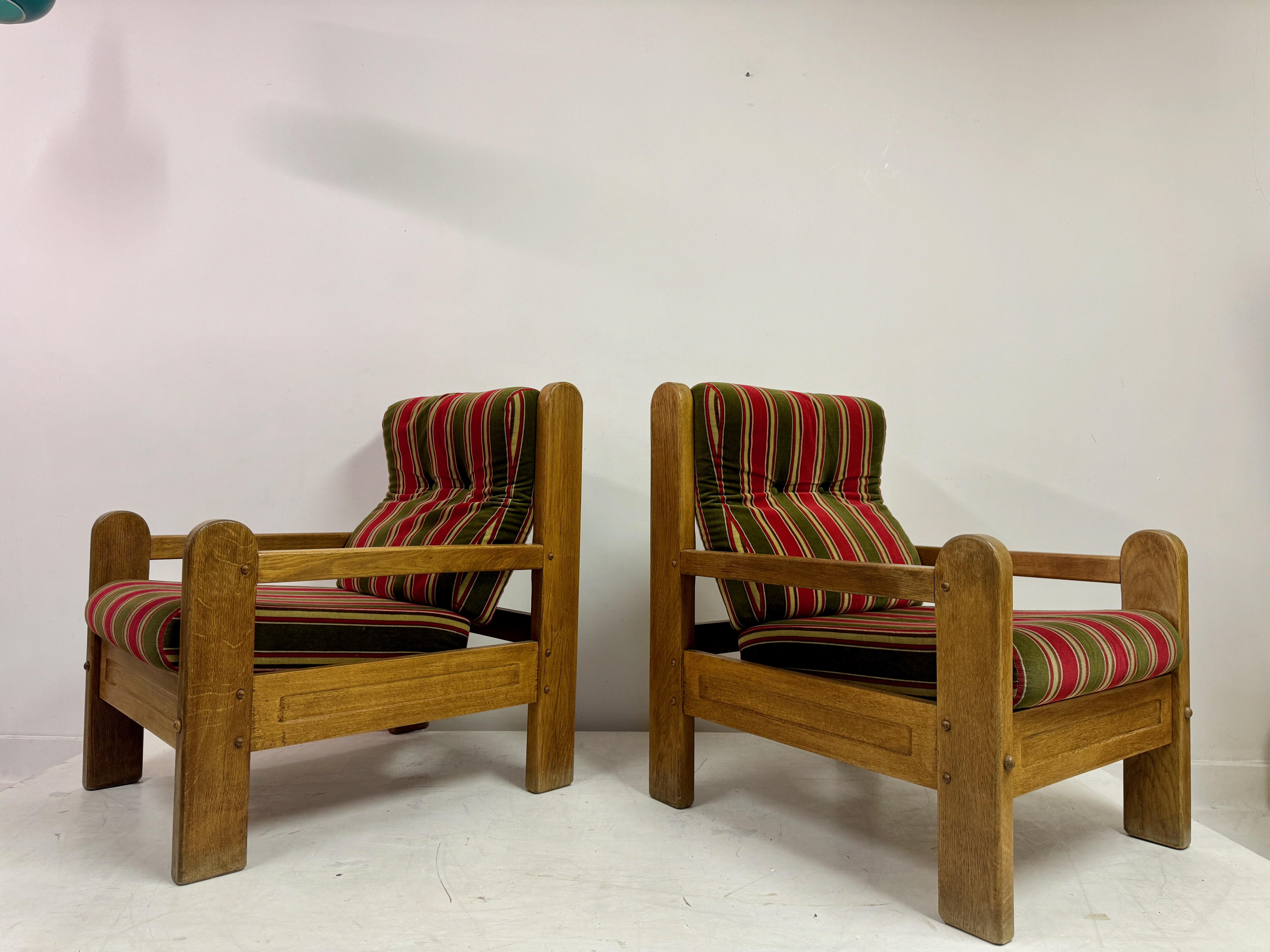 Paire de fauteuils en bois massif du milieu du siècle 1960 en vente 9