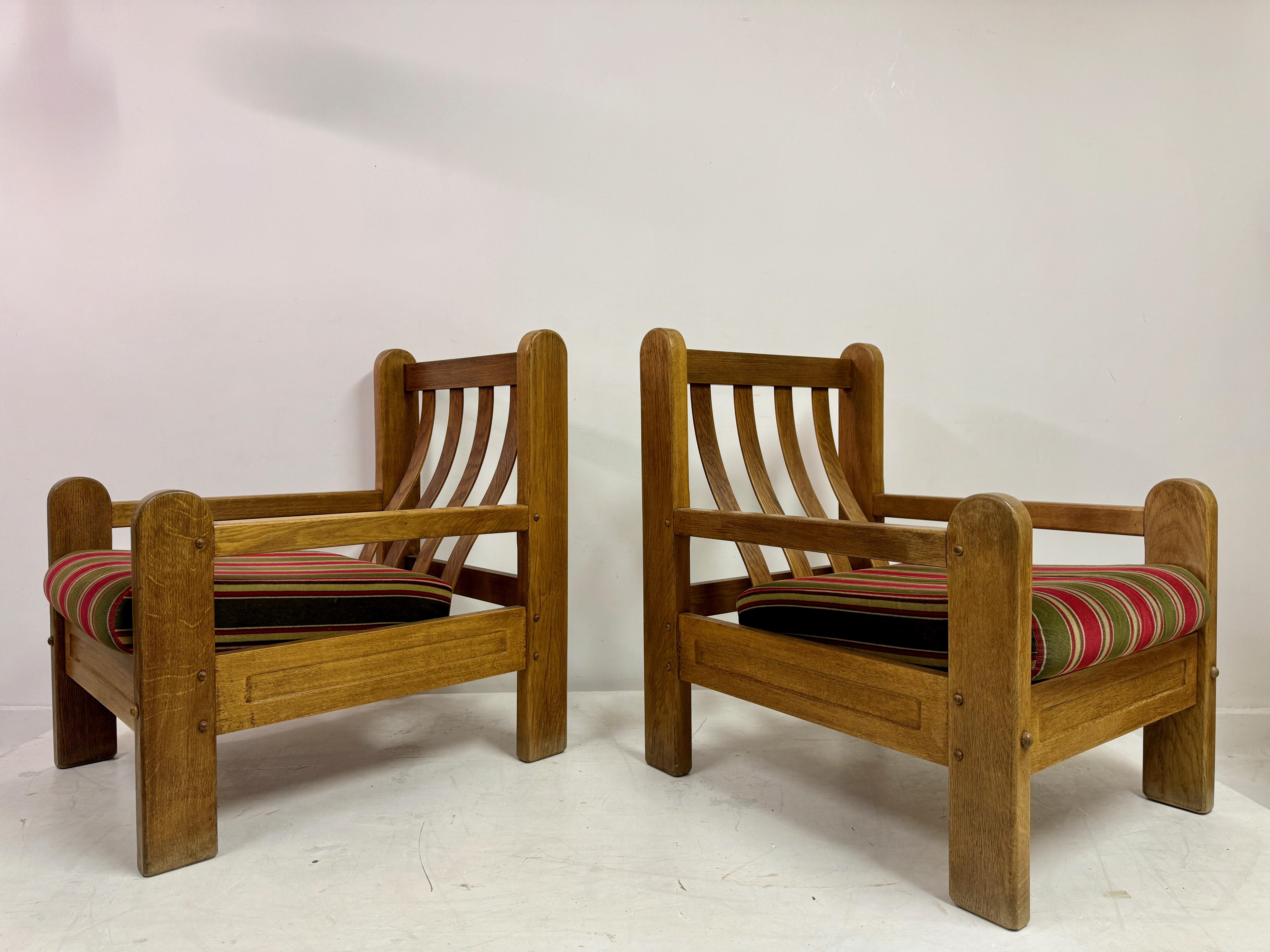 Paire de fauteuils en bois massif du milieu du siècle 1960 en vente 11
