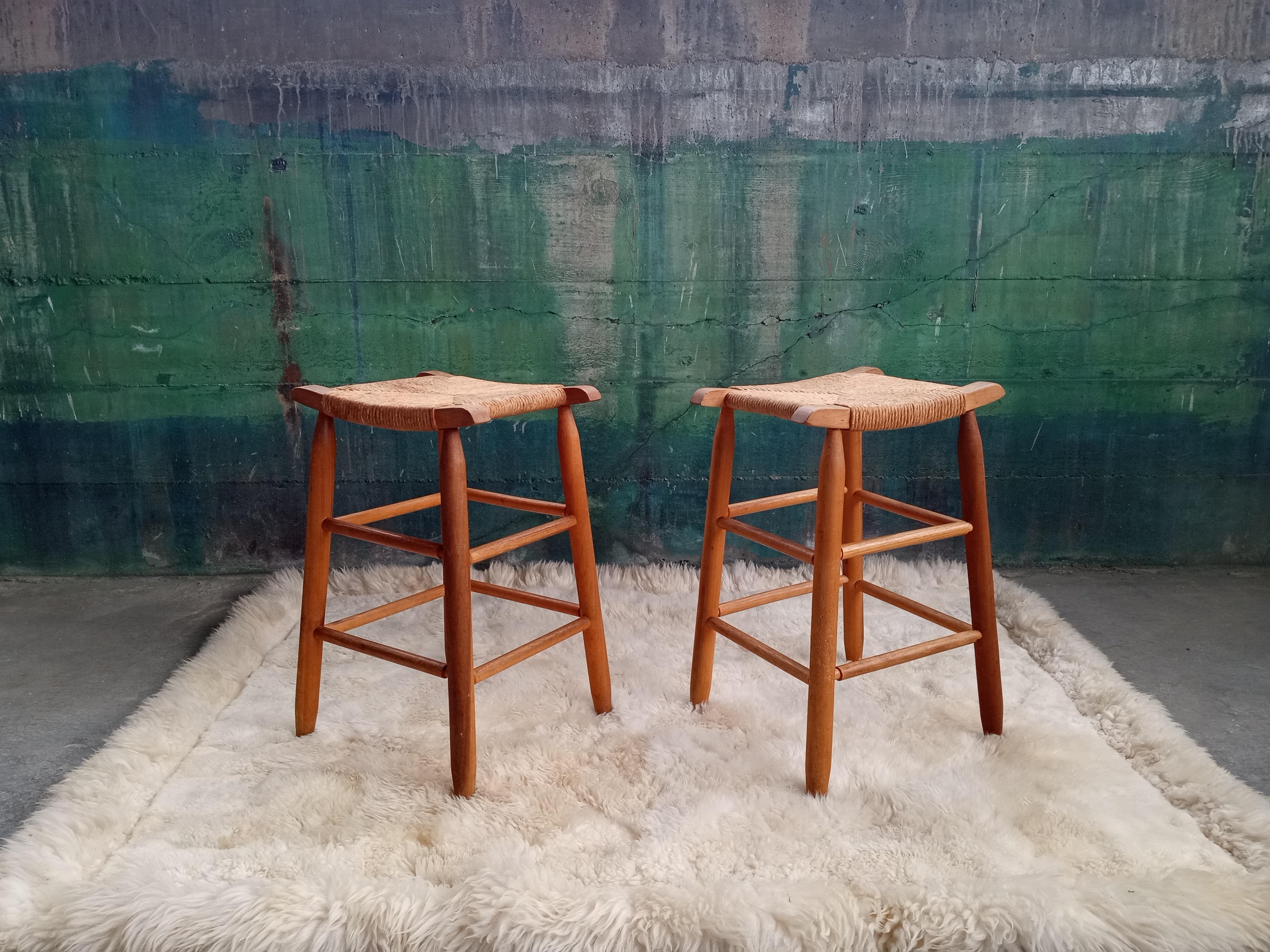 Paire de tabourets en corde danois du milieu du siècle 1960 -- 2 Pieces Bon état - En vente à Madison, WI
