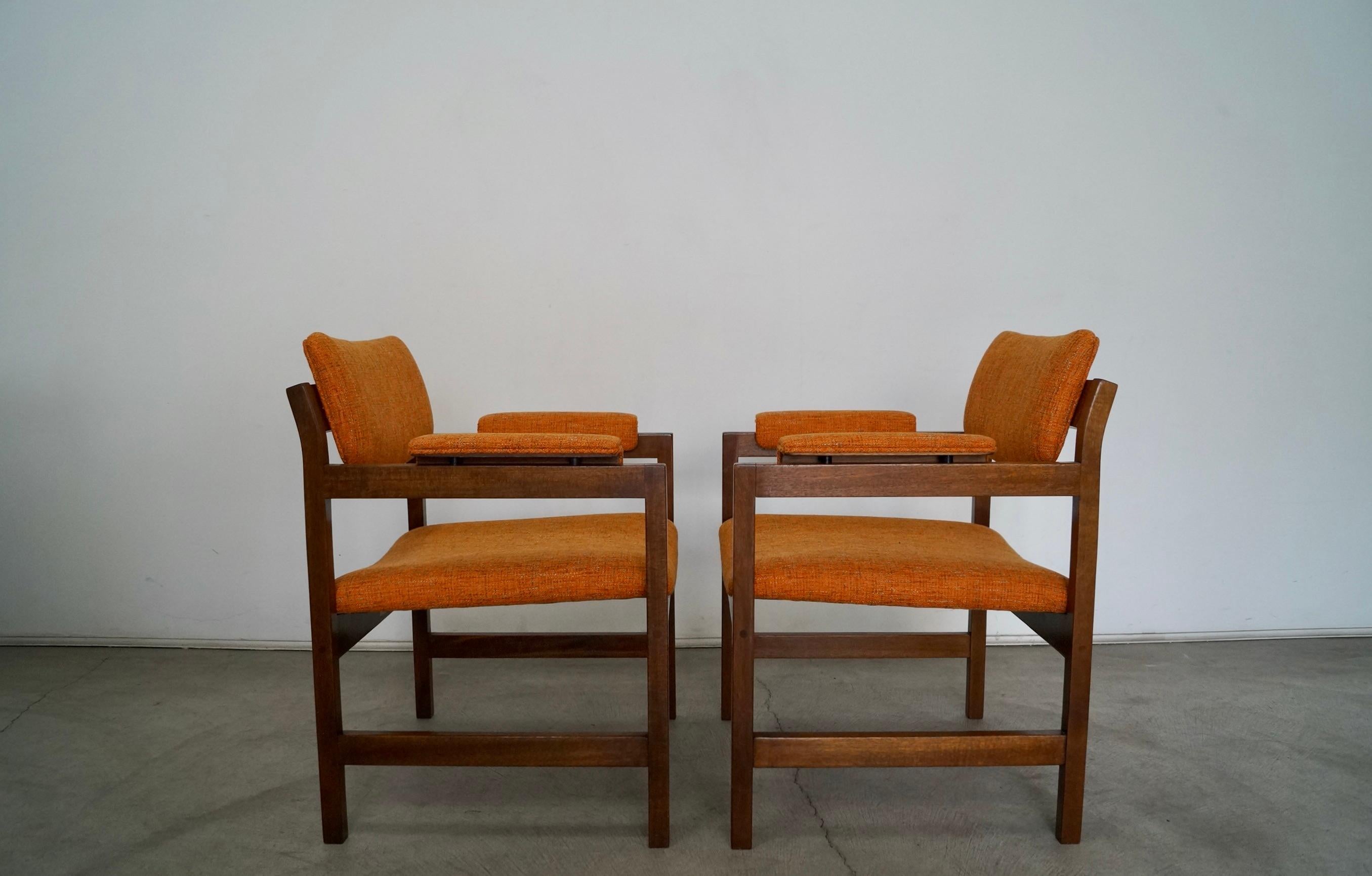 Paire de fauteuils de style mi-siècle moderne des années 1960 en tissu Knoll en vente 3