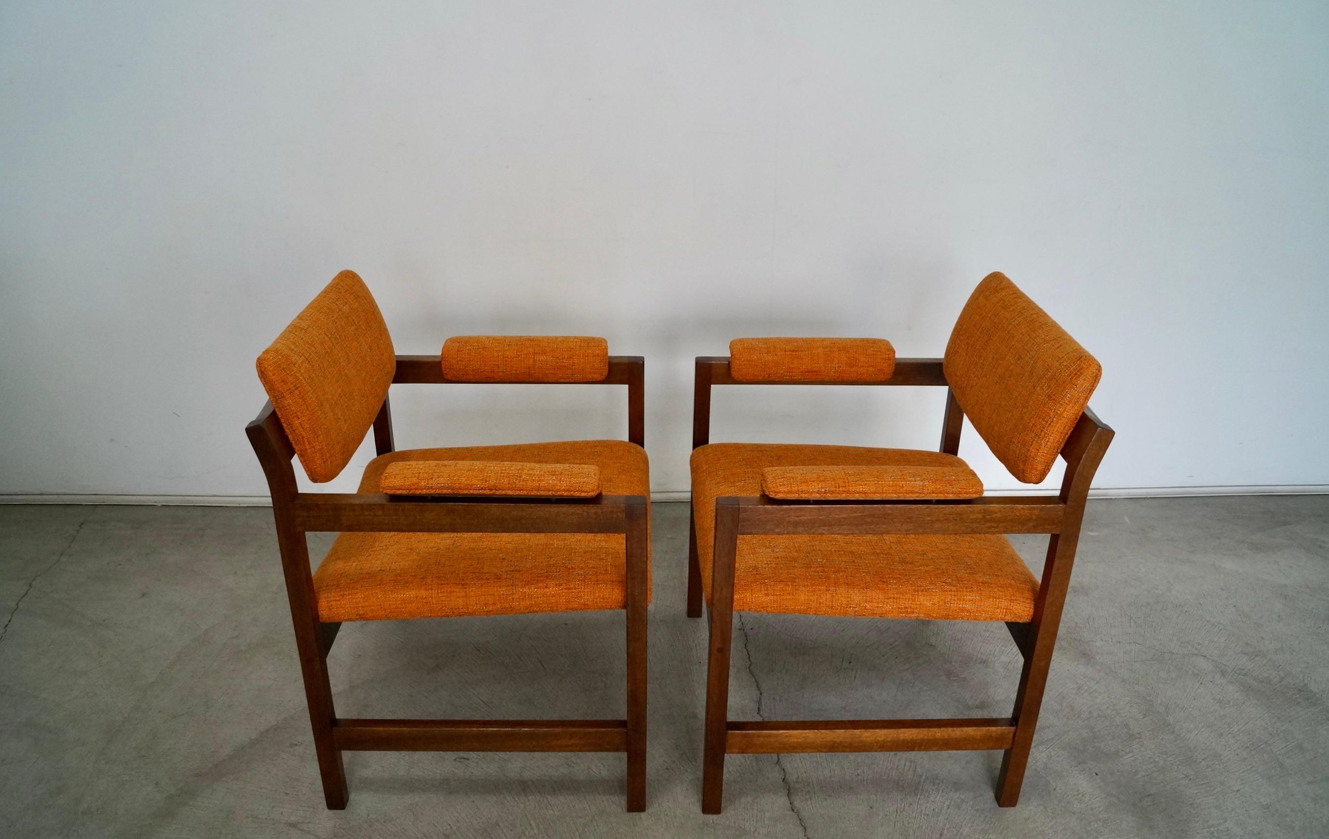 Pair of 1960s Mid-Century Modern Armchairs in Knoll Fabric For Sale 5