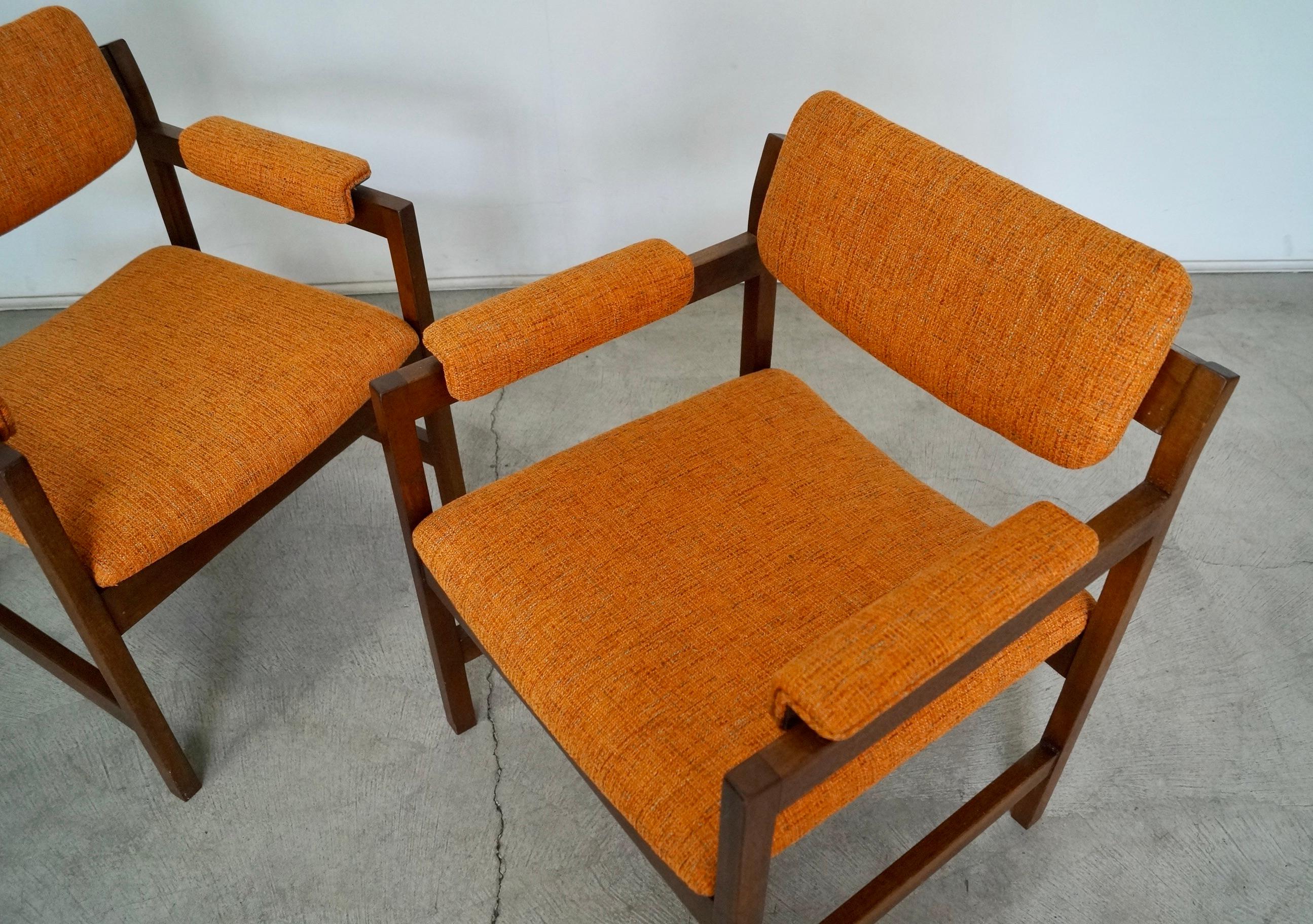 Pair of 1960s Mid-Century Modern Armchairs in Knoll Fabric For Sale 6