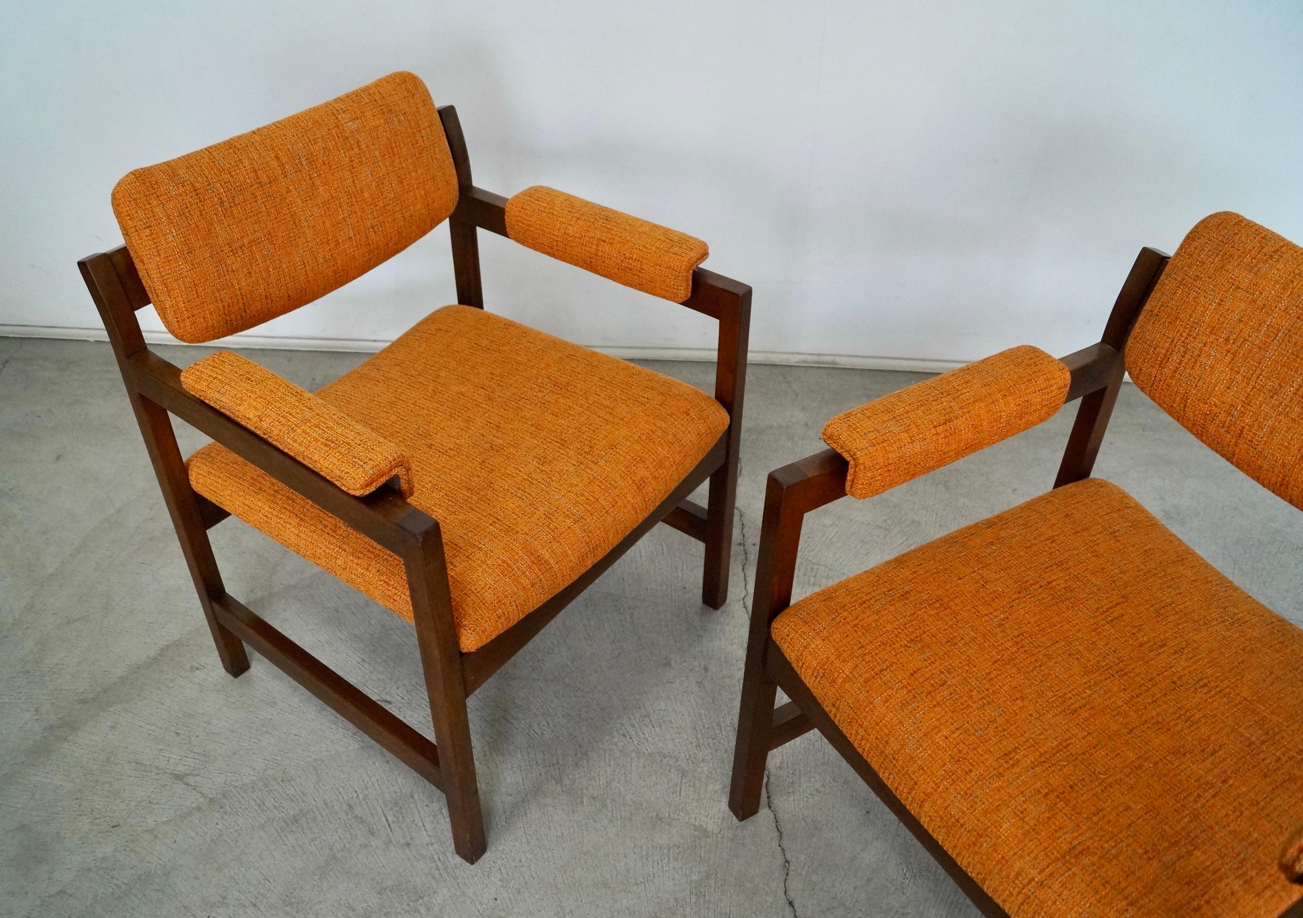 Pair of 1960s Mid-Century Modern Armchairs in Knoll Fabric For Sale 7
